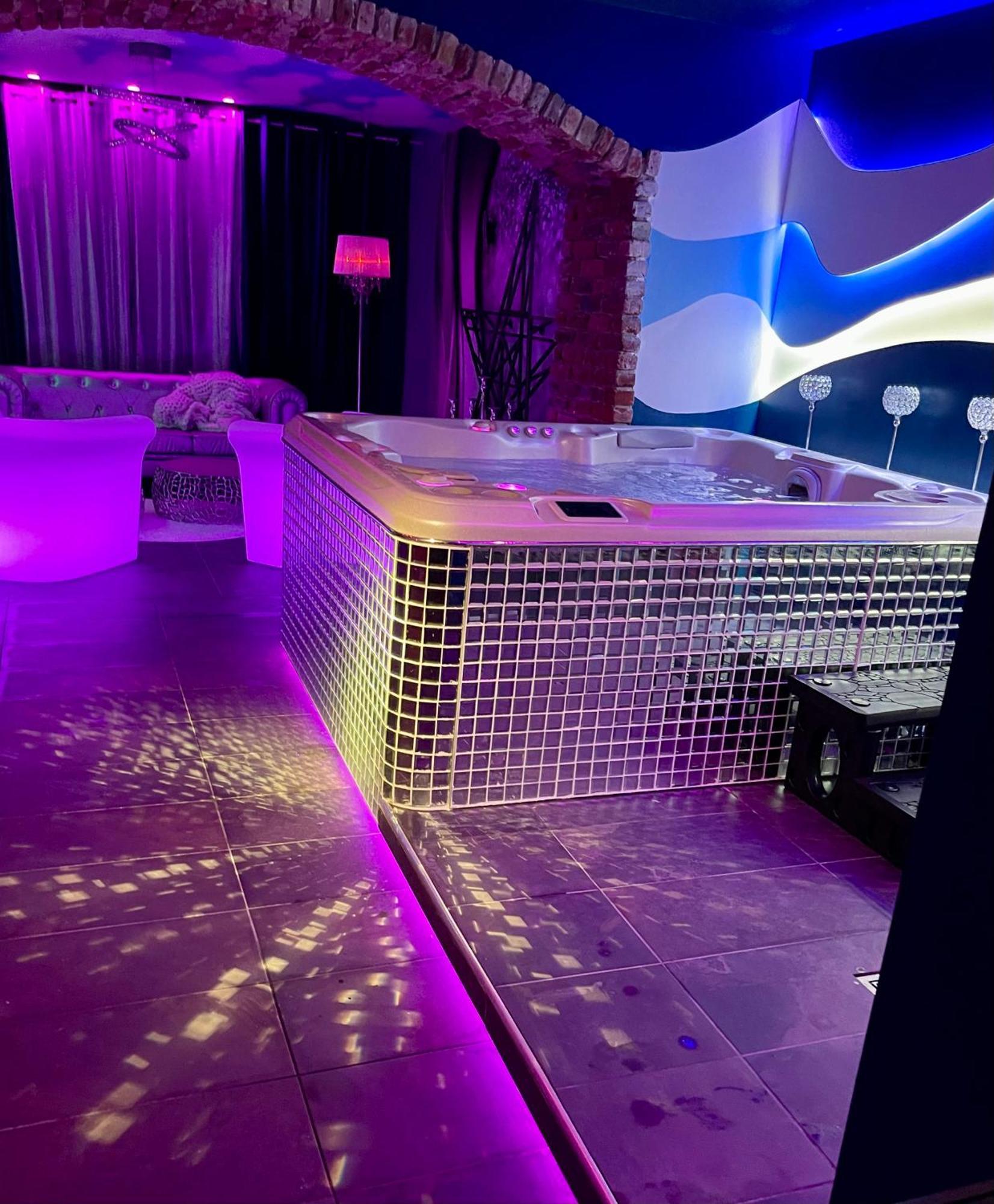 Chambre Lit Queen-Size avec Baignoire Spa