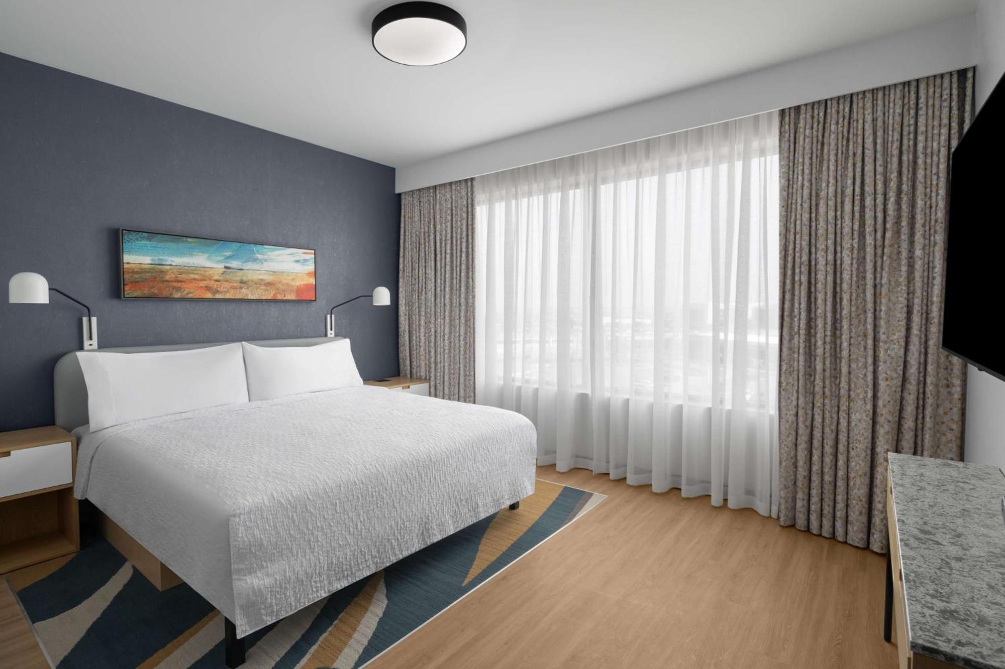 One-Bedroom King Suite - Non-Smoking