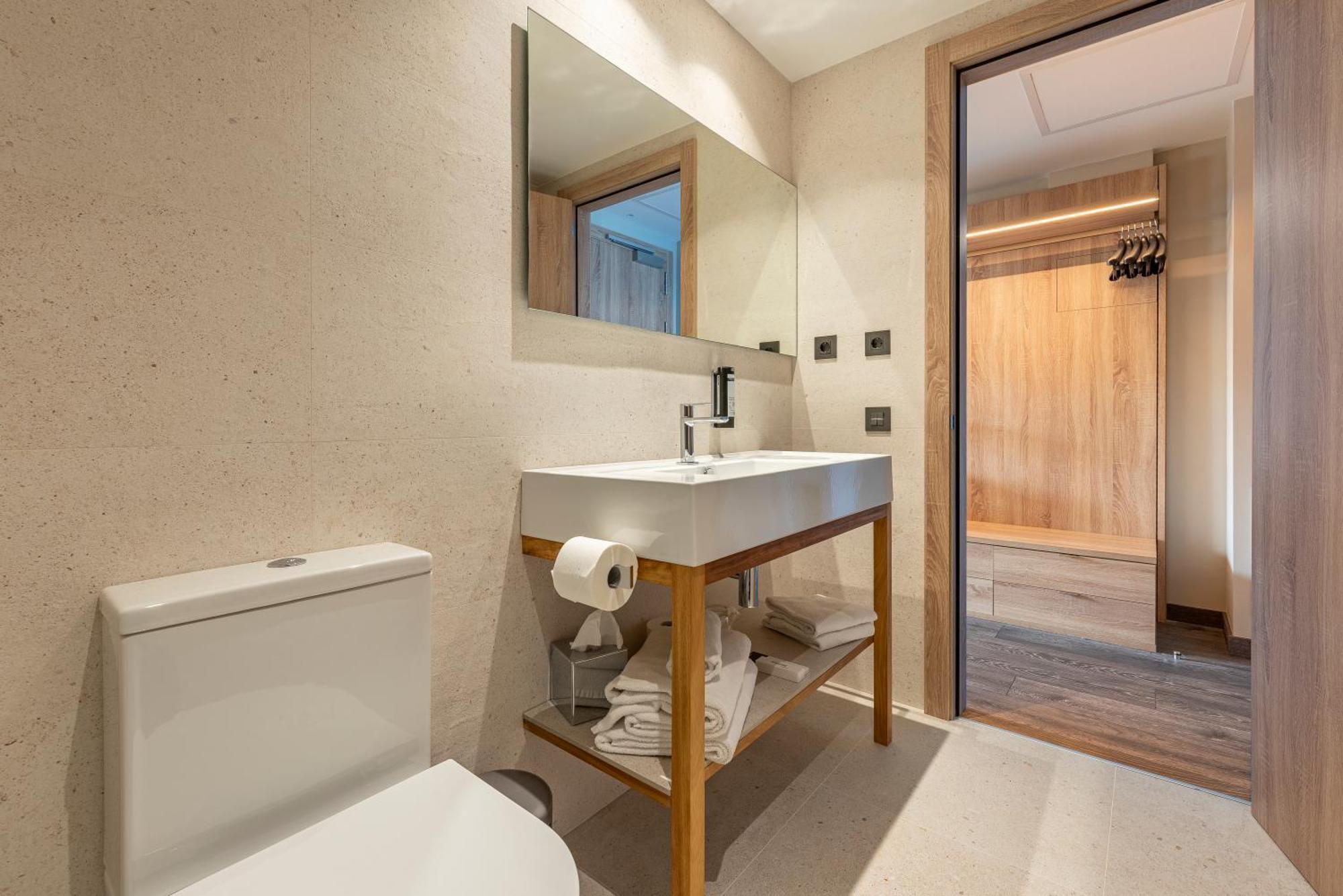 Double Room with Swimming Pool View and Terrace
