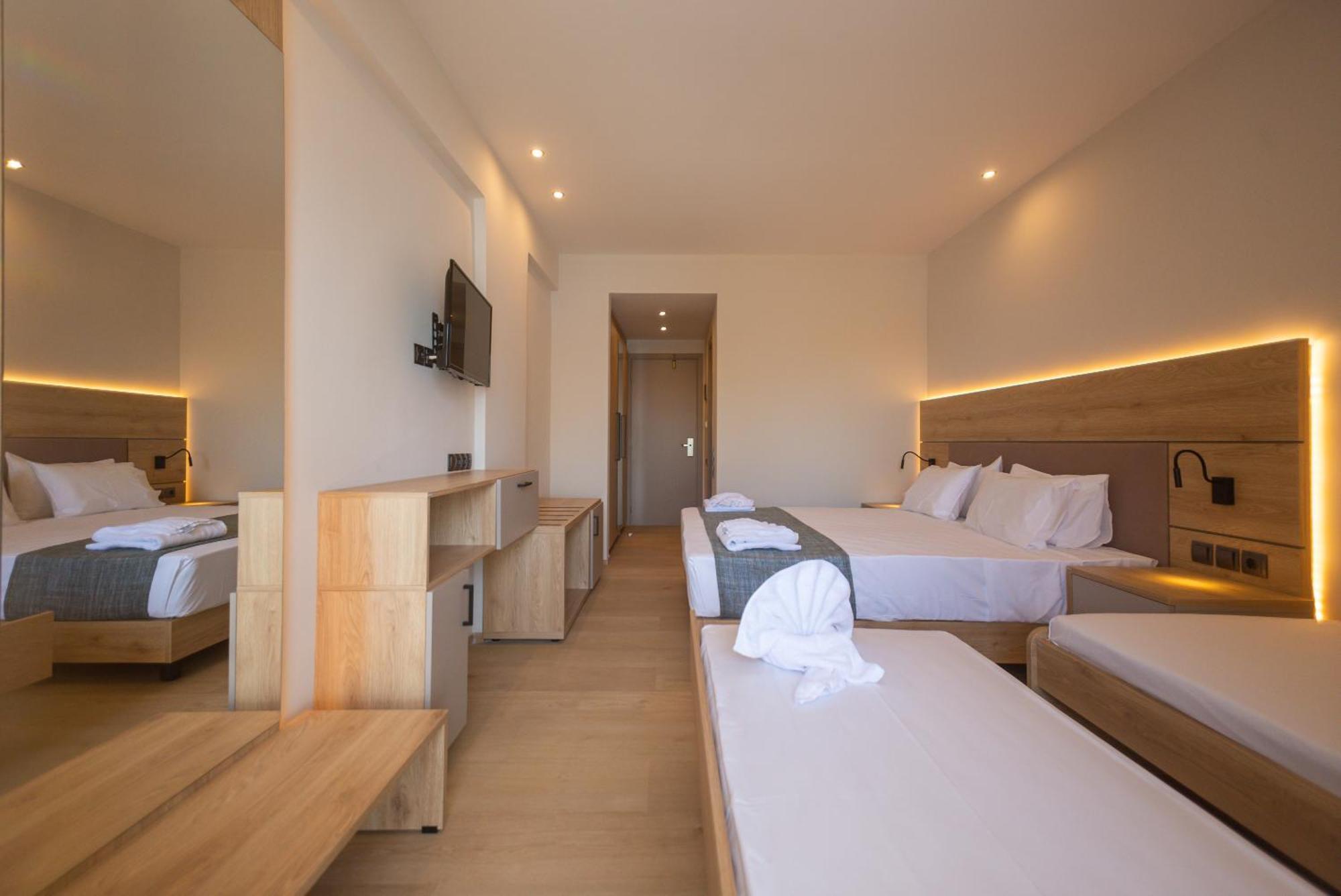 Deluxe Double or Twin Room with Sea View