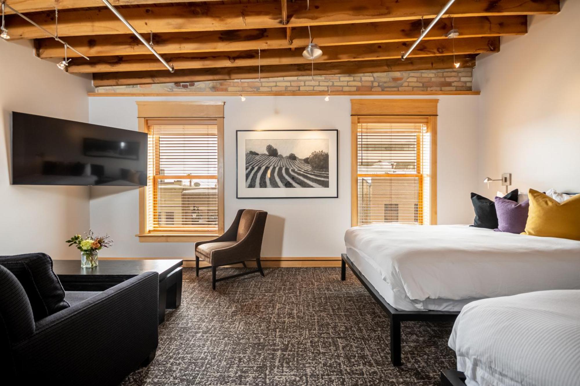 Queen Suite Two Queen Beds