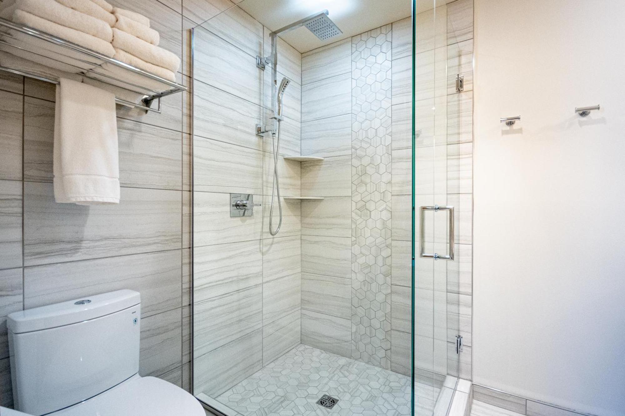 Deluxe Suite Spa Bath