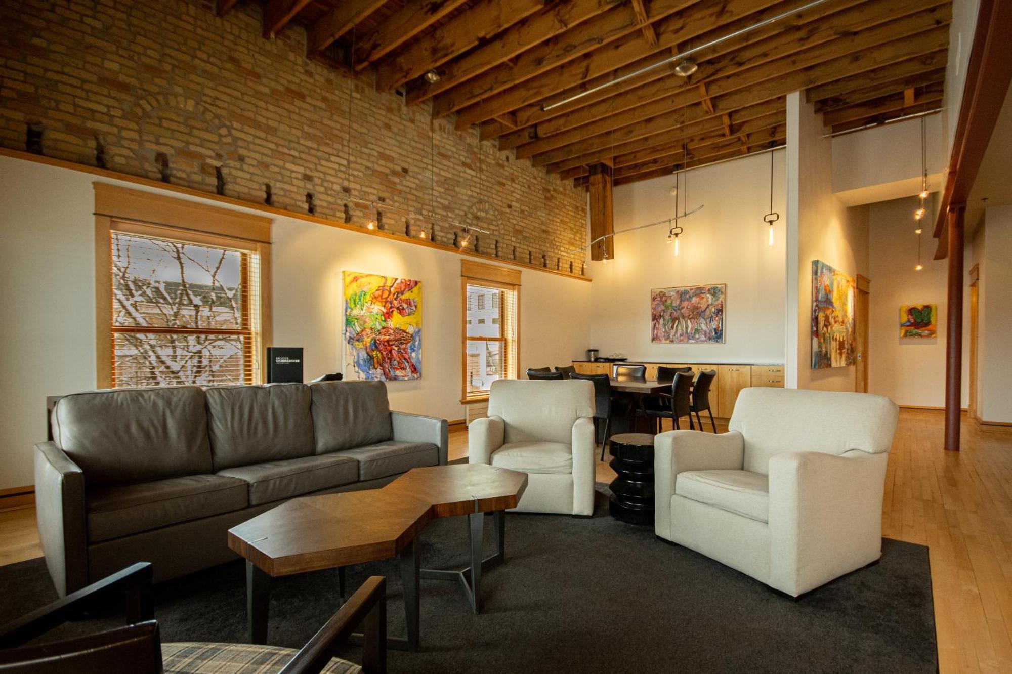 Deluxe King Suite