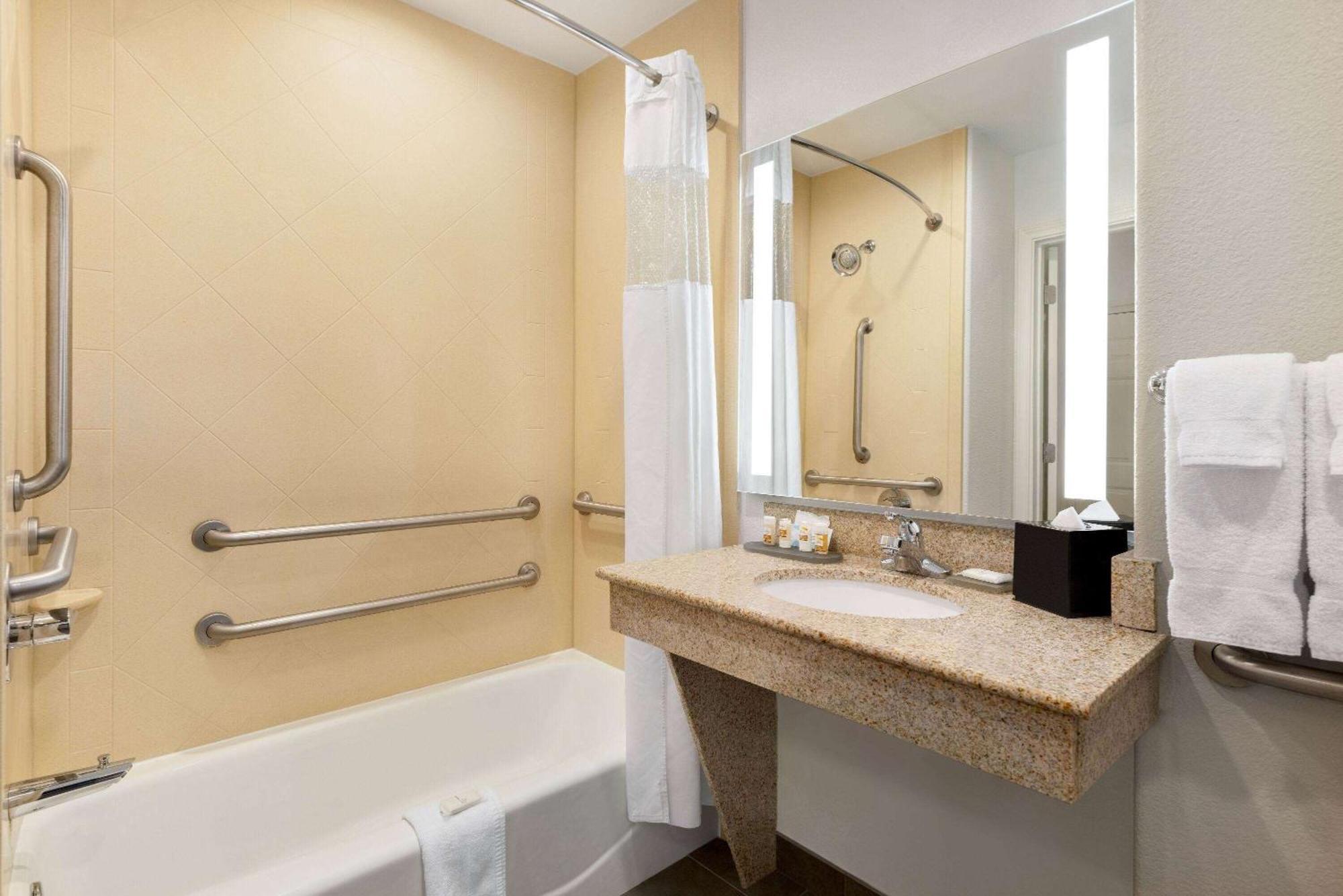 Double Room with Two Double Beds and Bath Tub - Mobility/Hearing Accessible