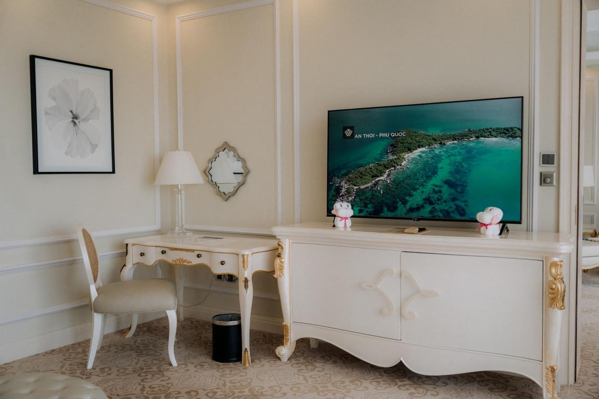 Deluxe Twin Room with Pool View