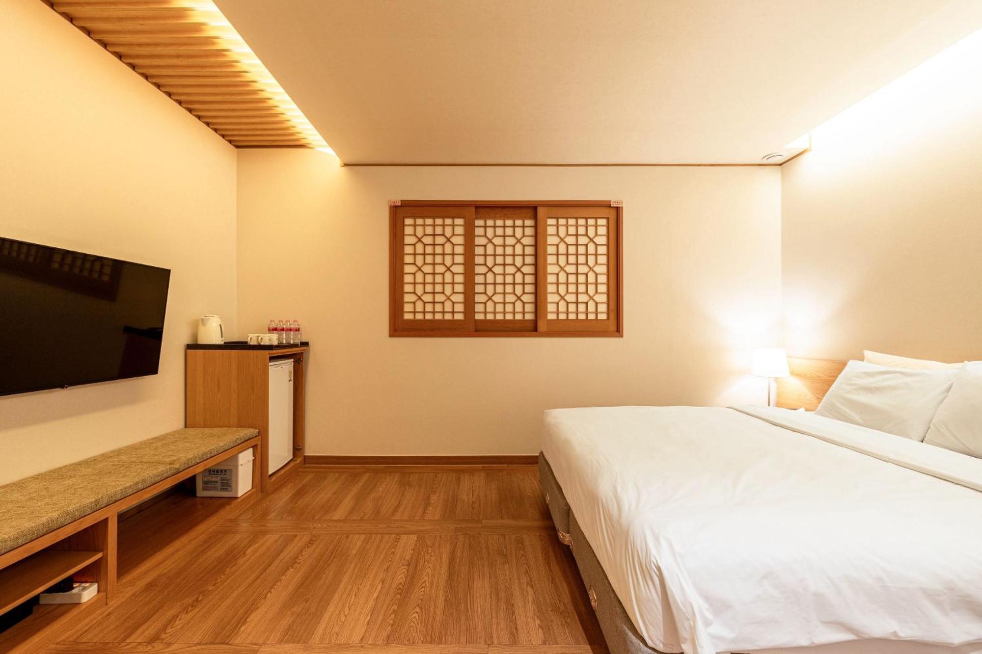 Deluxe KOR Double Room - No Parking