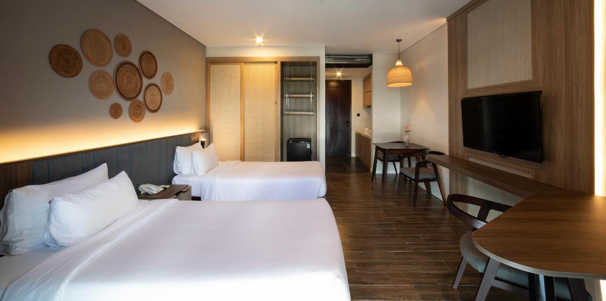 Deluxe Room with Mountain View Balcony