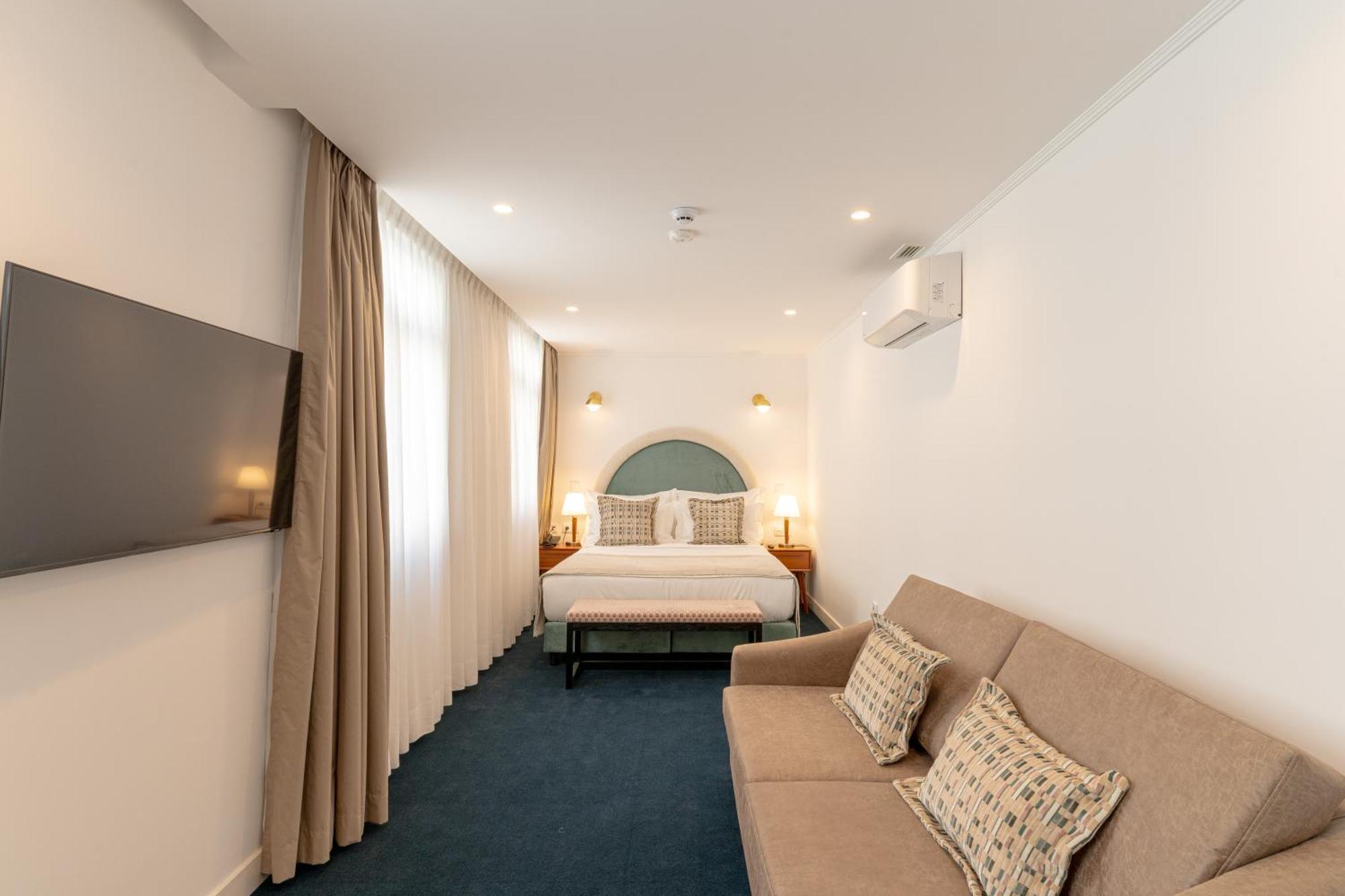 Deluxe Room,1579060550:JPEG