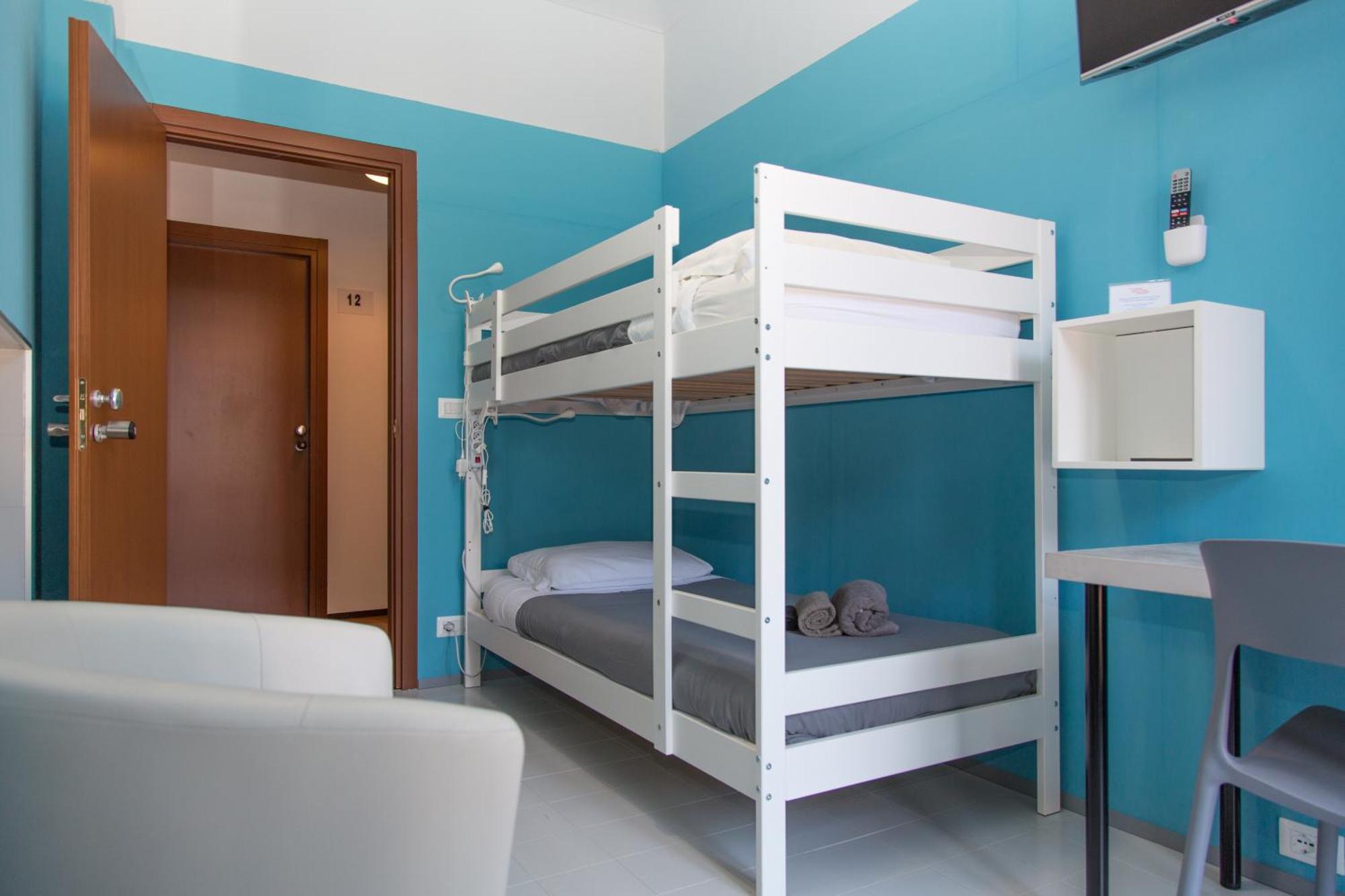 Chambre Lits Jumeaux avec Toilettes Communes