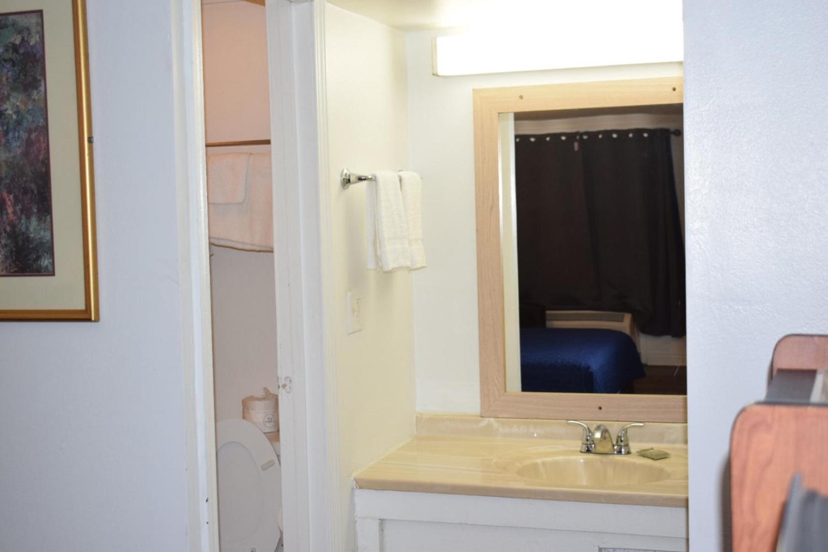 Studio King Bed Kitchenette Non Smoking