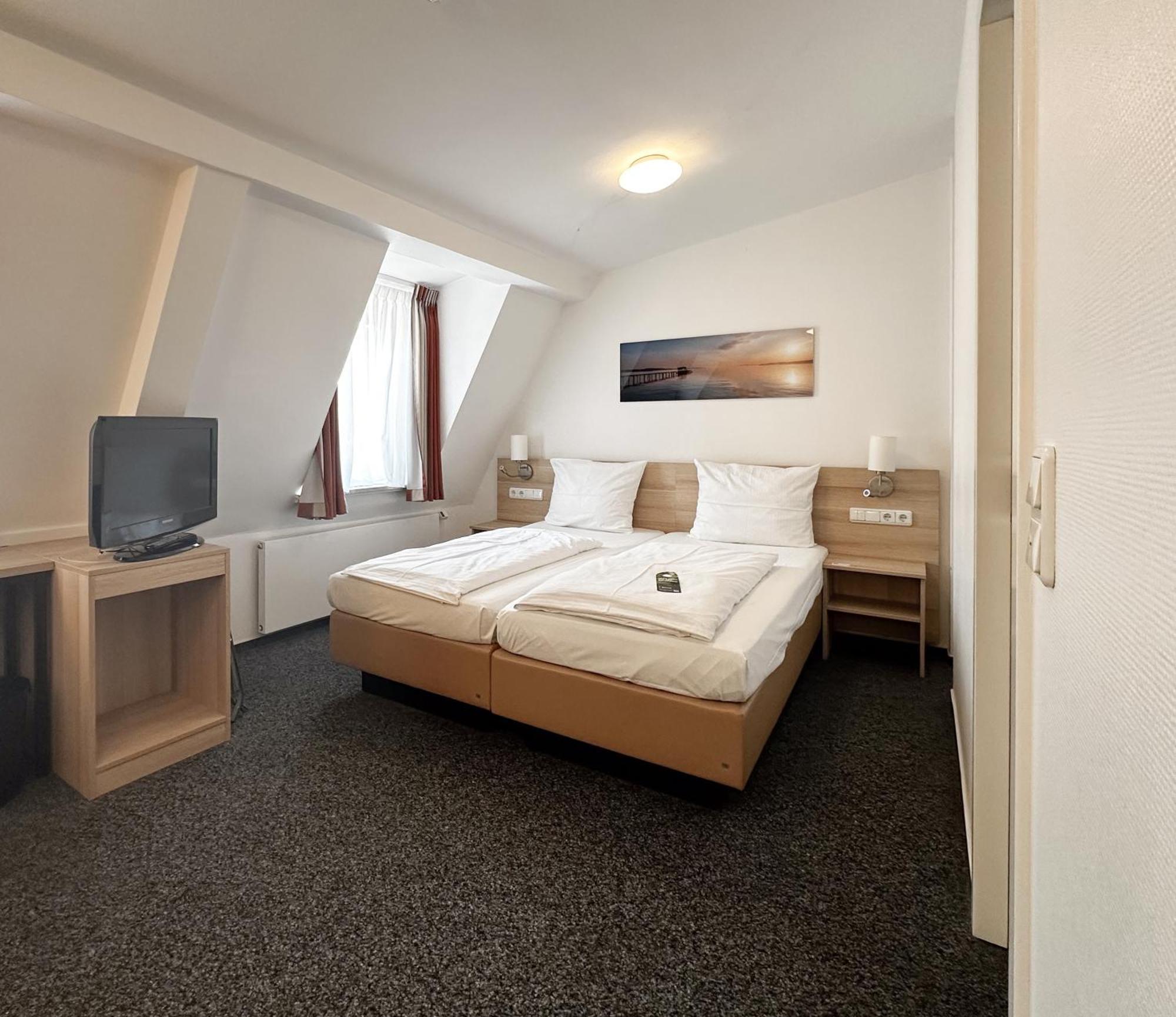 Double Room,1580147581:JPEG