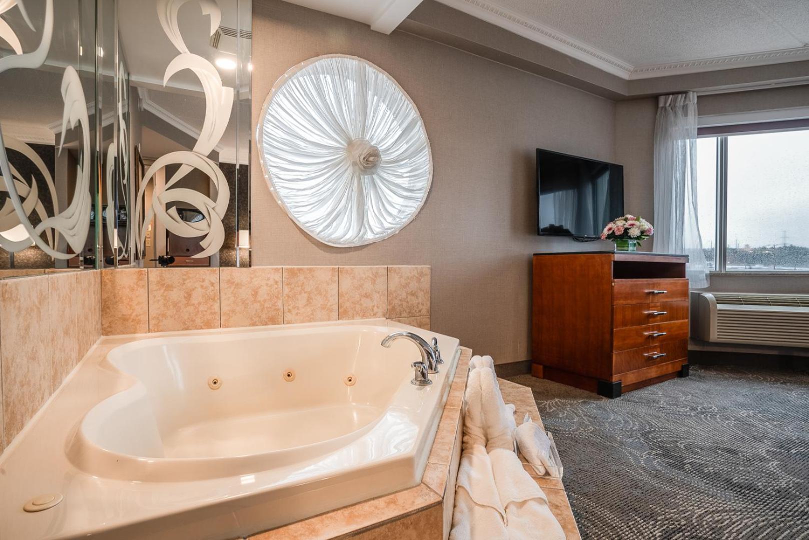 Queen Suite with Jetted Tub