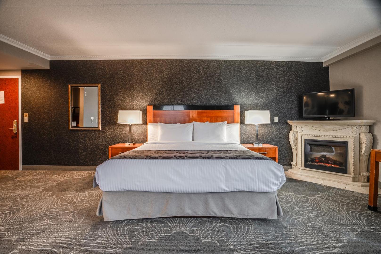 King Suite with Jetted Tub
