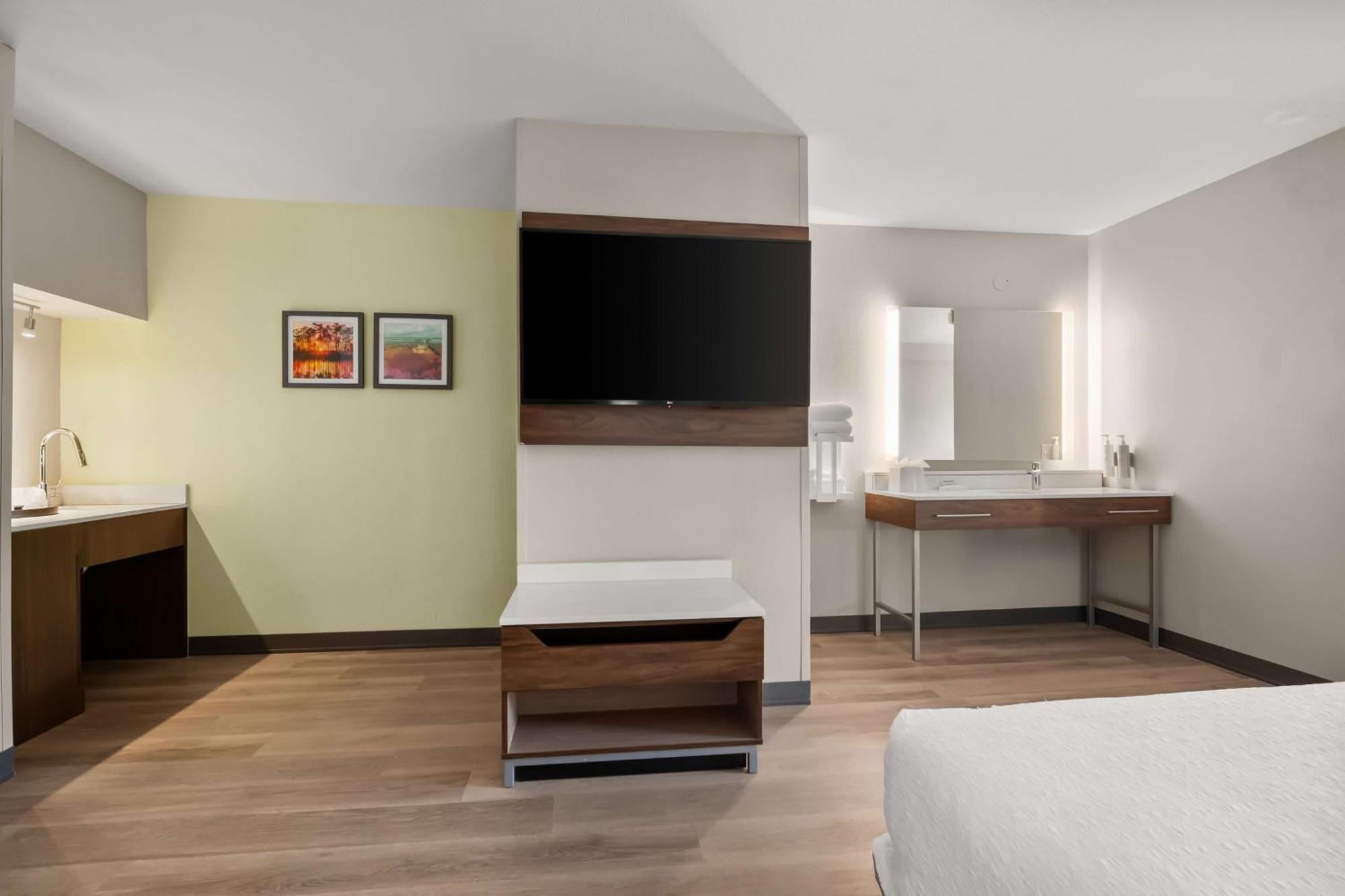 King Room - Mobility/Hearing Accessible