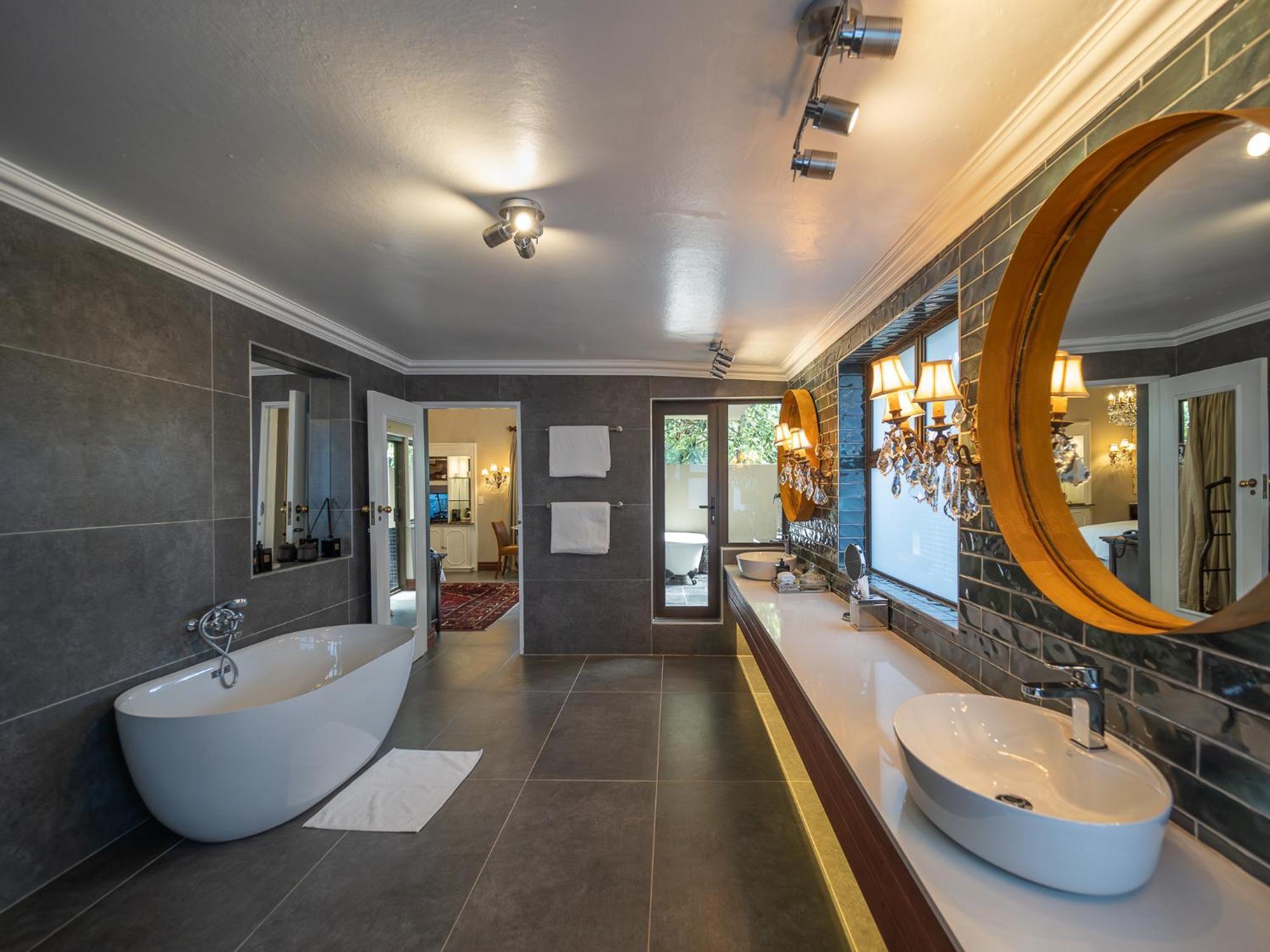 Luxury Suite with No Jacuzzi