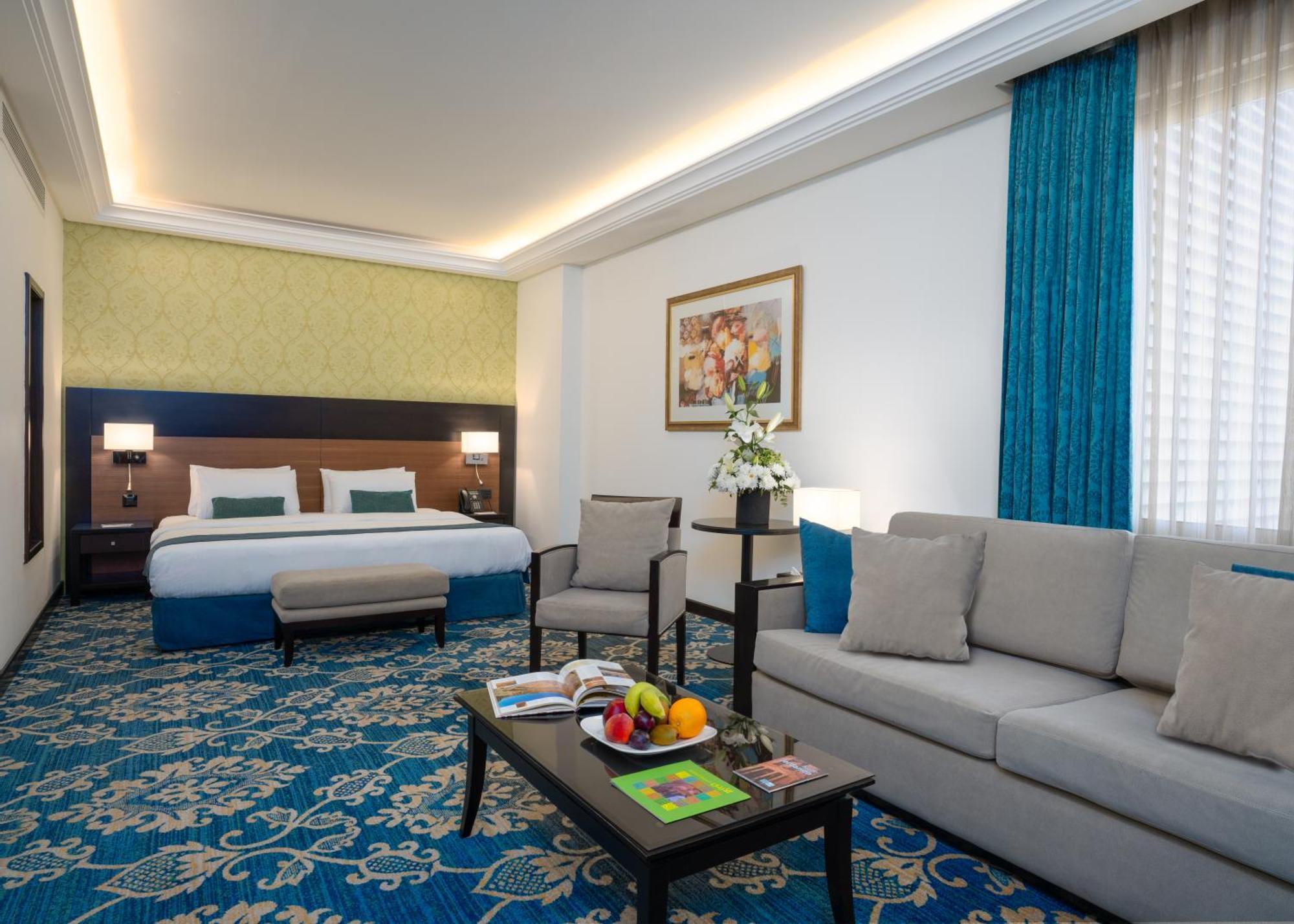Executive Suite,1590361079:JPEG