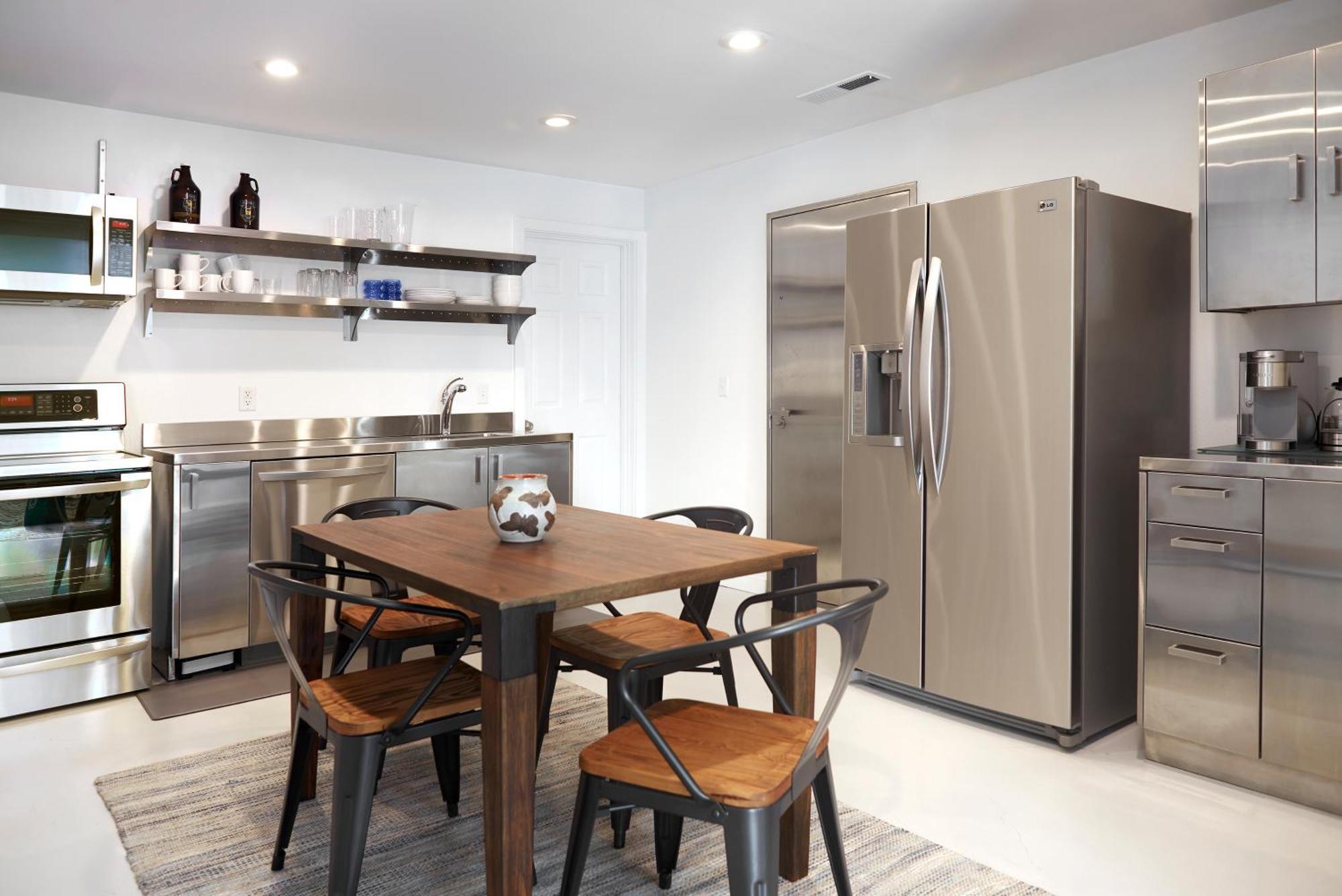 Deluxe Double Queen Suite Kitchen