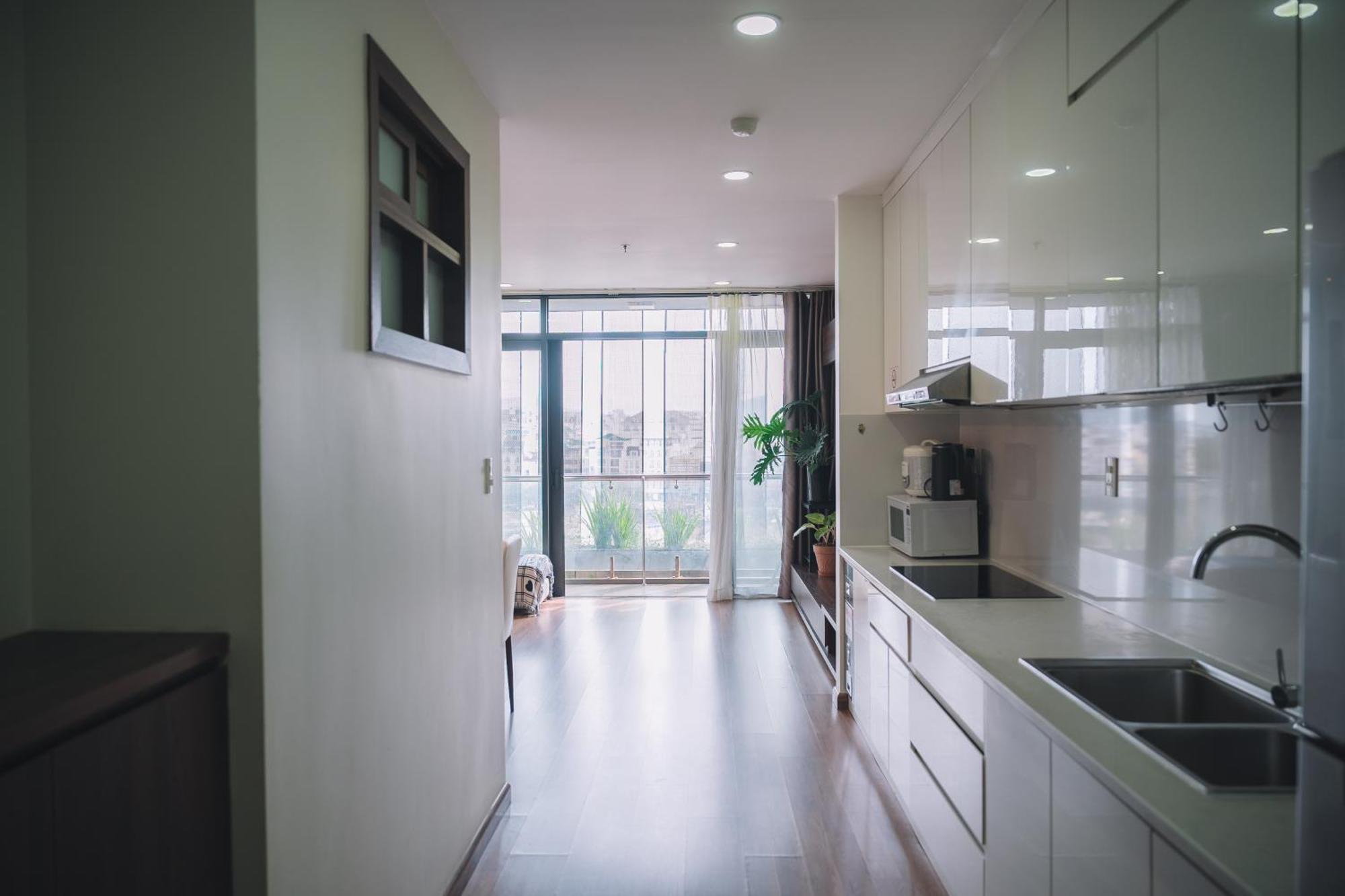 Apartment with Mountain View