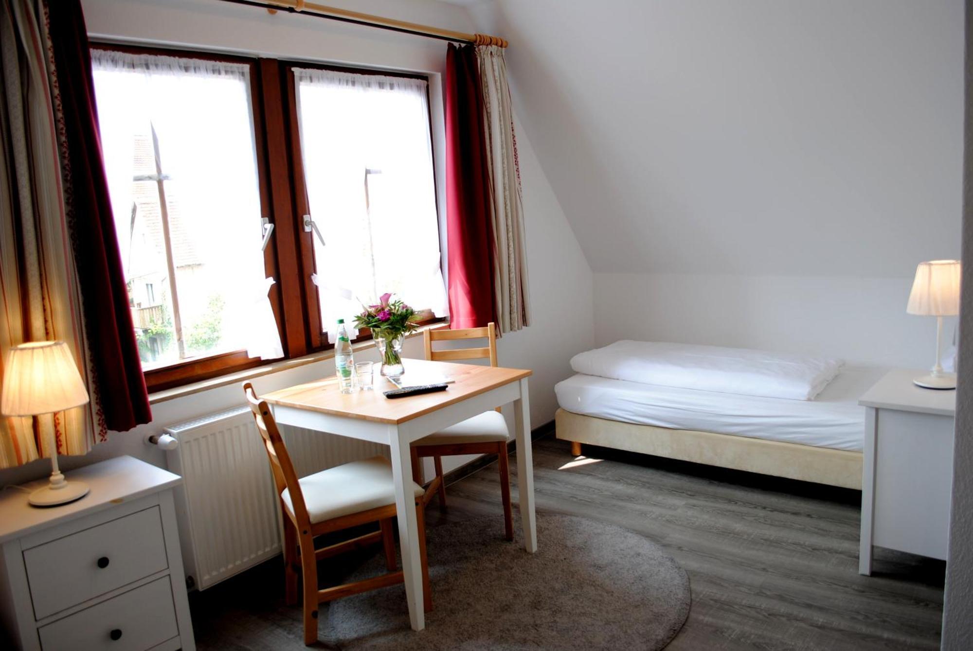 Twin Room,1580273995:JPEG