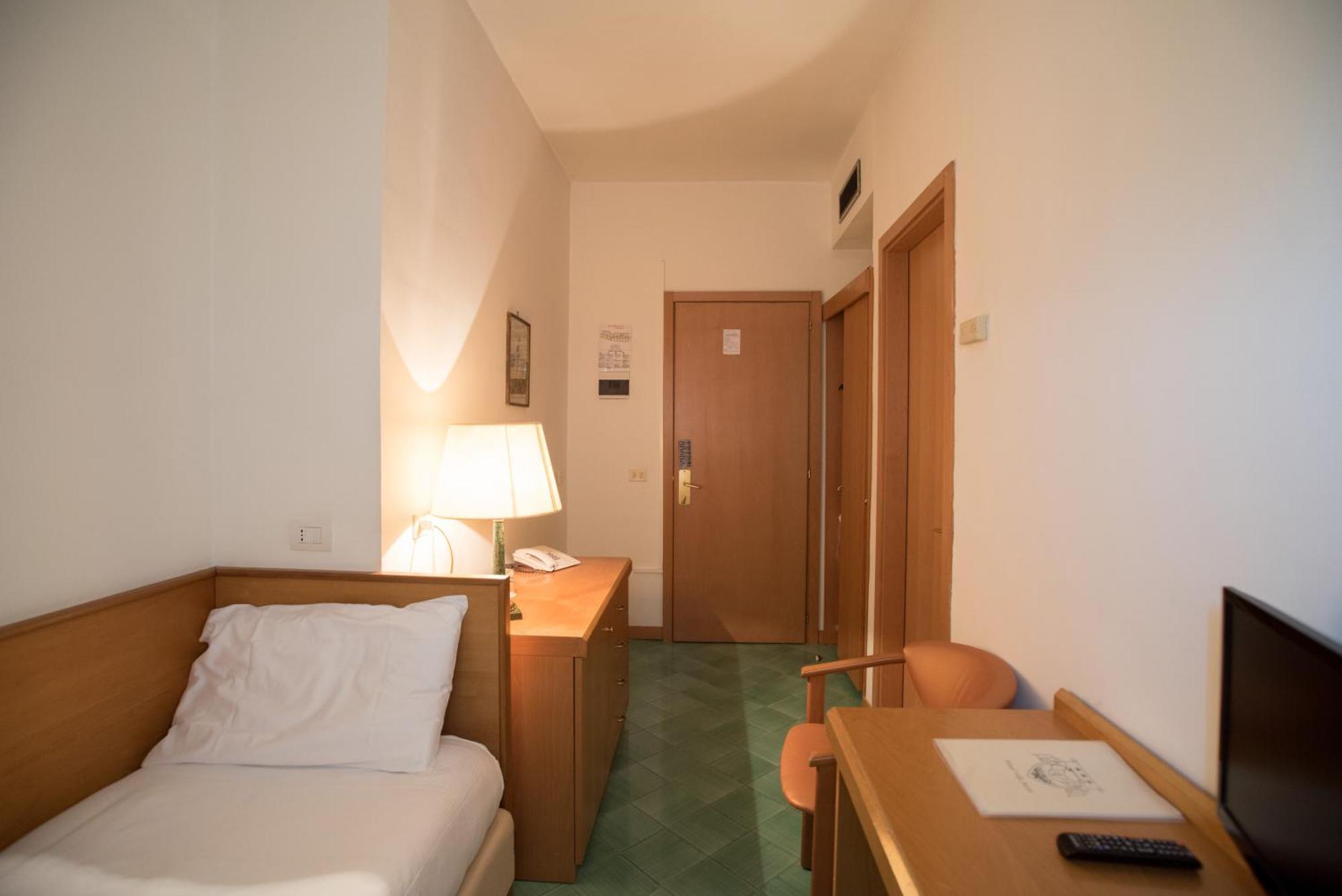 Single Room,1580305765:JPEG