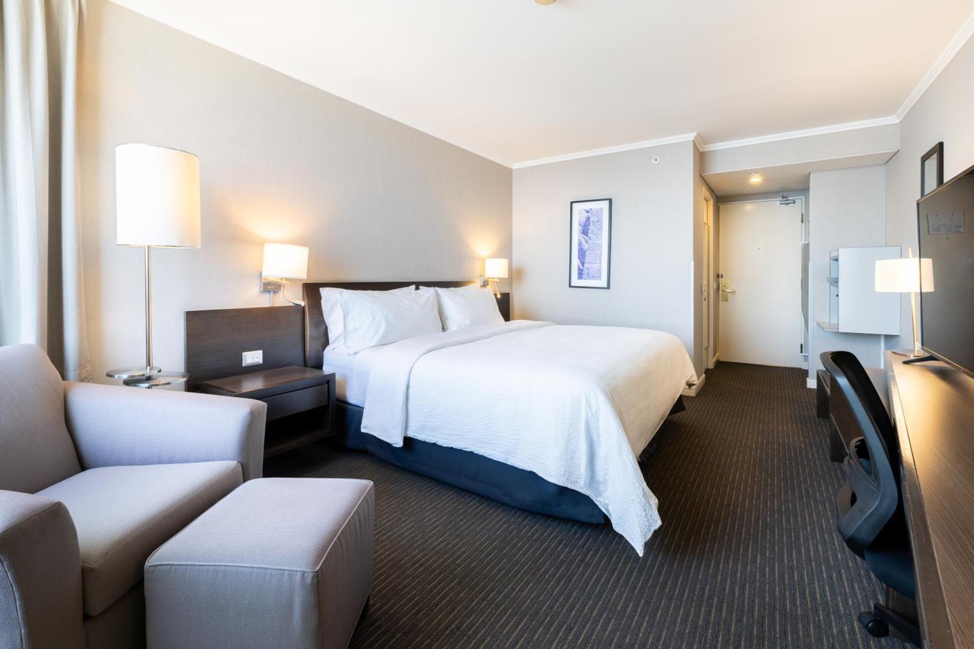 Standard King Room with Ocean View