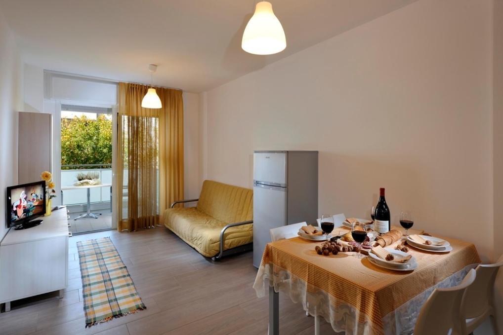 One-Bedroom Apartment,1586844065:JPEG