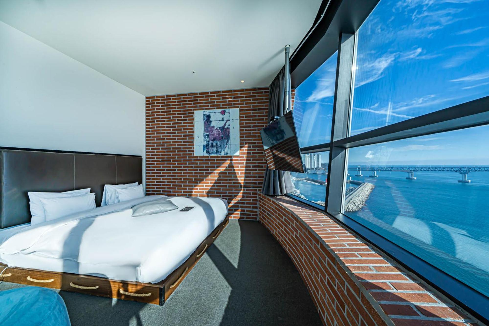 Deluxe Double or Twin Room with Sea View,1580902641:JPEG