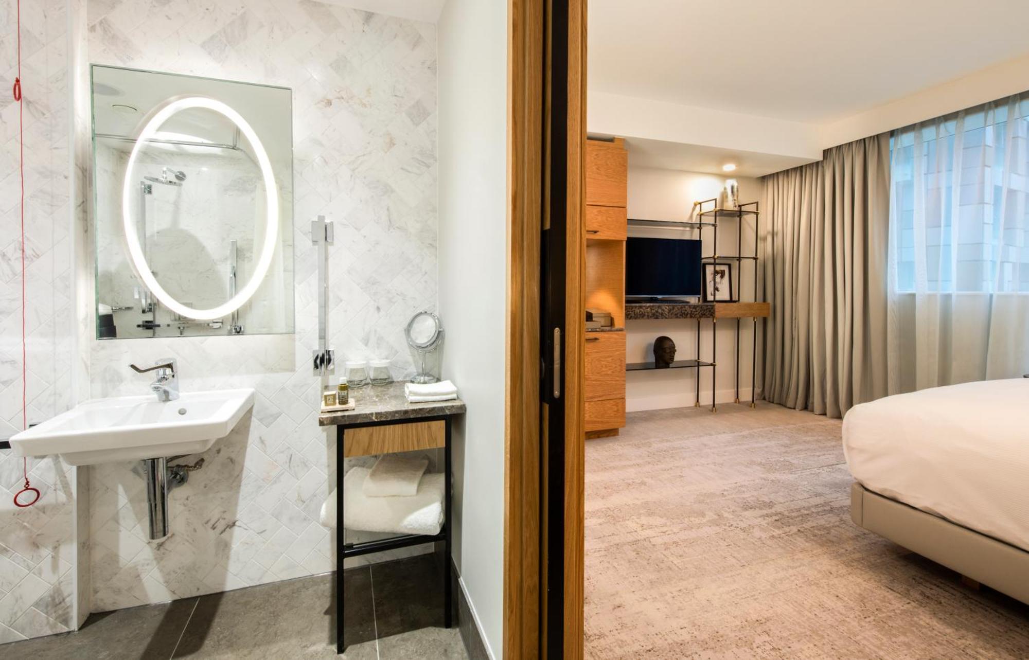 Chambre Lit Queen-Size - pour Personnes à Mobilité Réduite