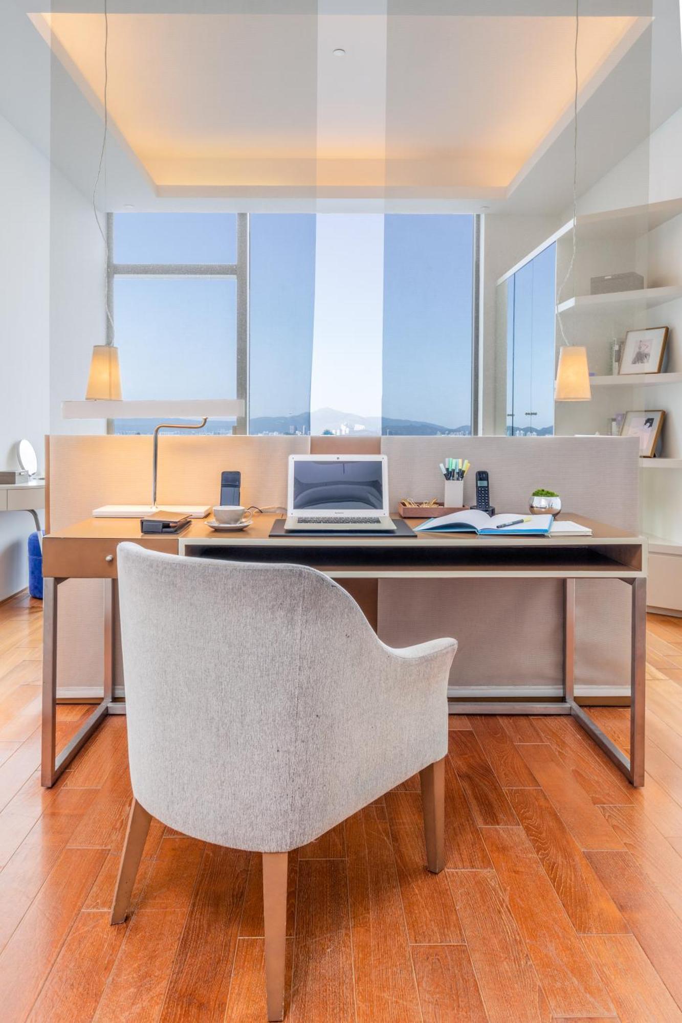 Premier Harbour View Suite