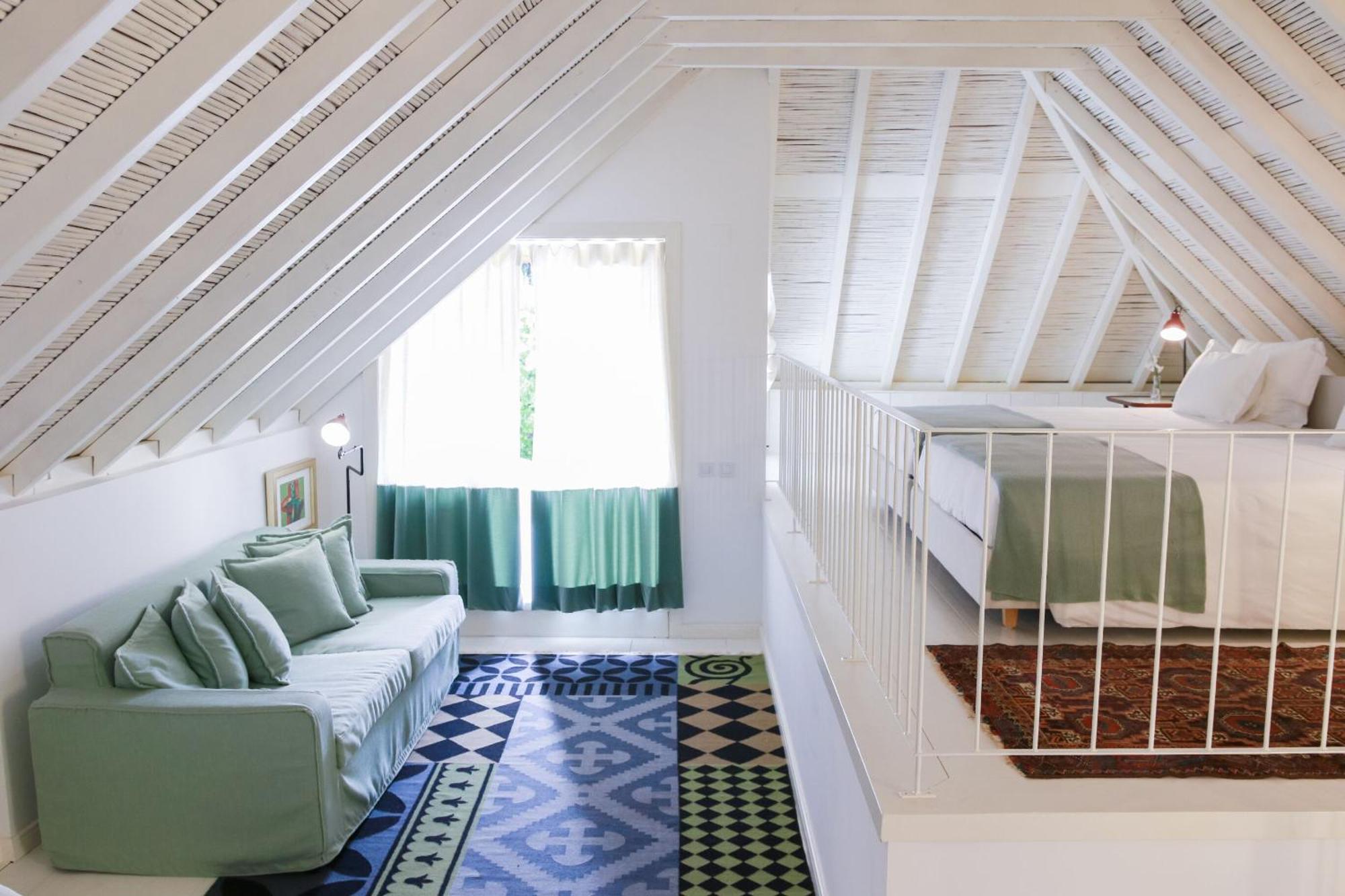 Deluxe Queen Suite