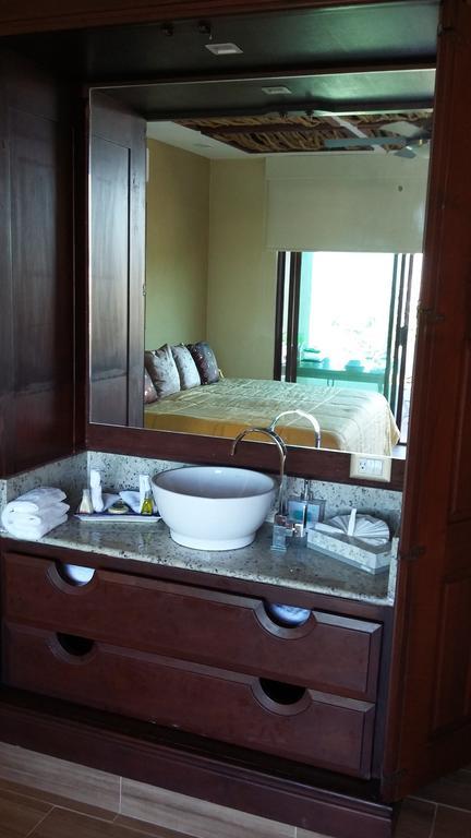 Deluxe Suite with Sea View