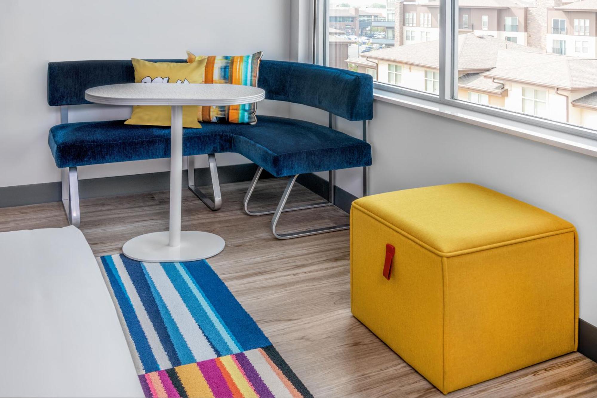 King Room with Mountain View and Bathtub - Mobility Access