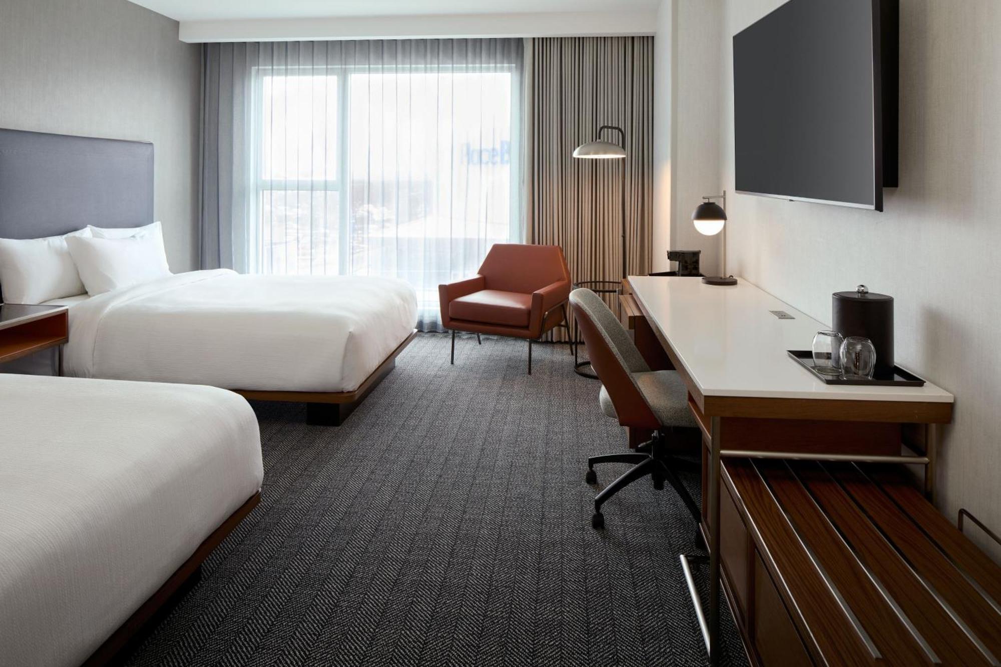 Guest room, 2 Queen(s), City View