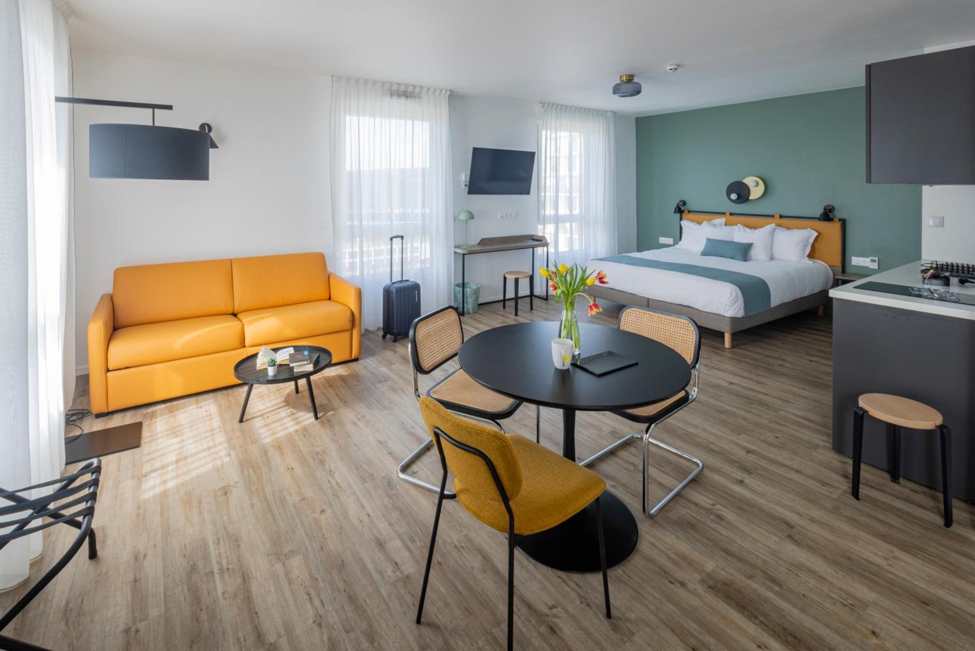 Executive Suite (Double Bed and Sofa Bed)
