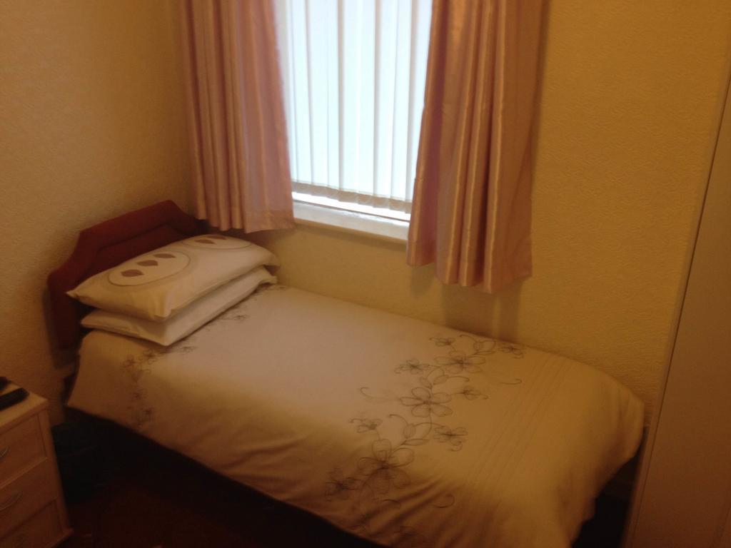 Quarto Individual com Chuveiro