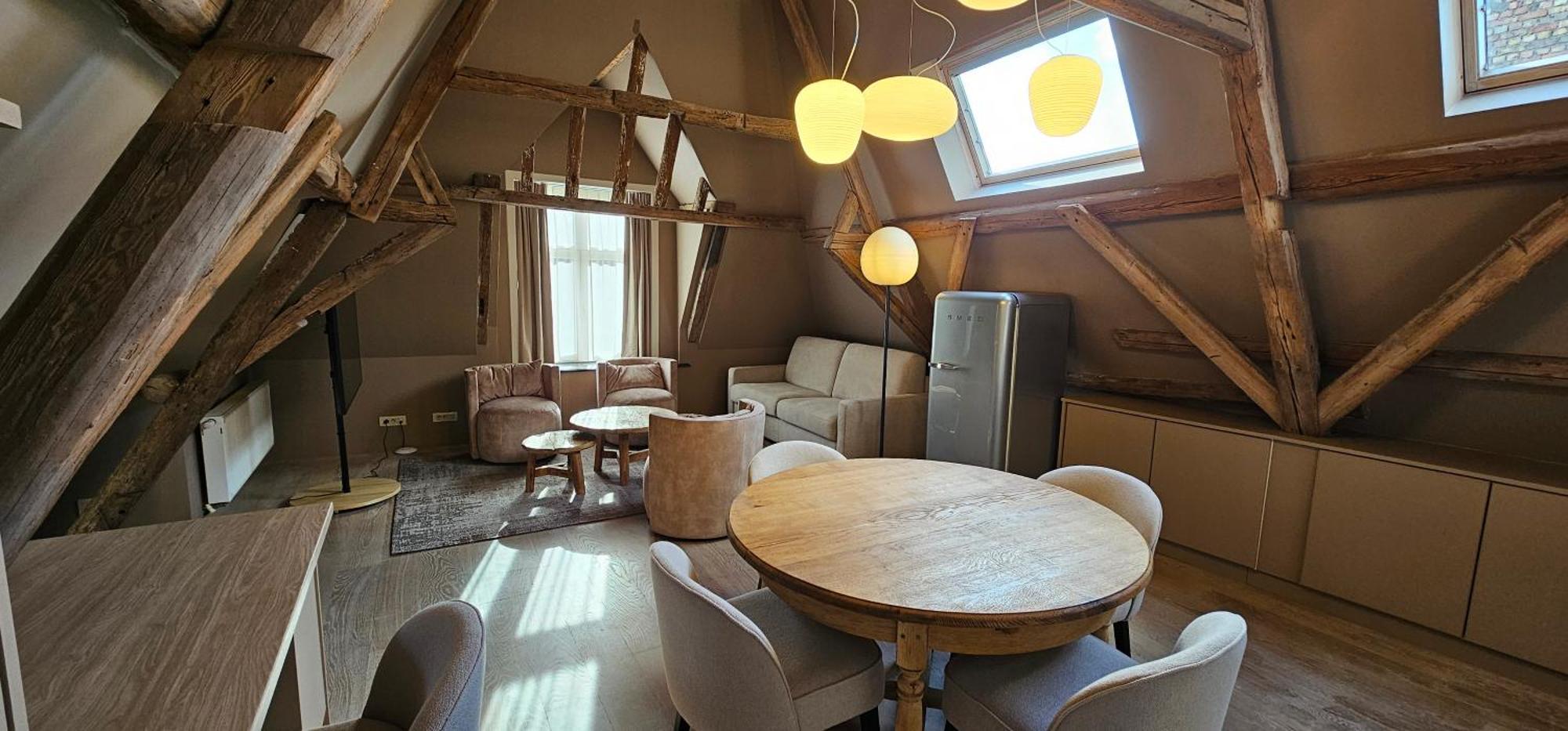 One-Bedroom Apartment,1594211495:JPEG
