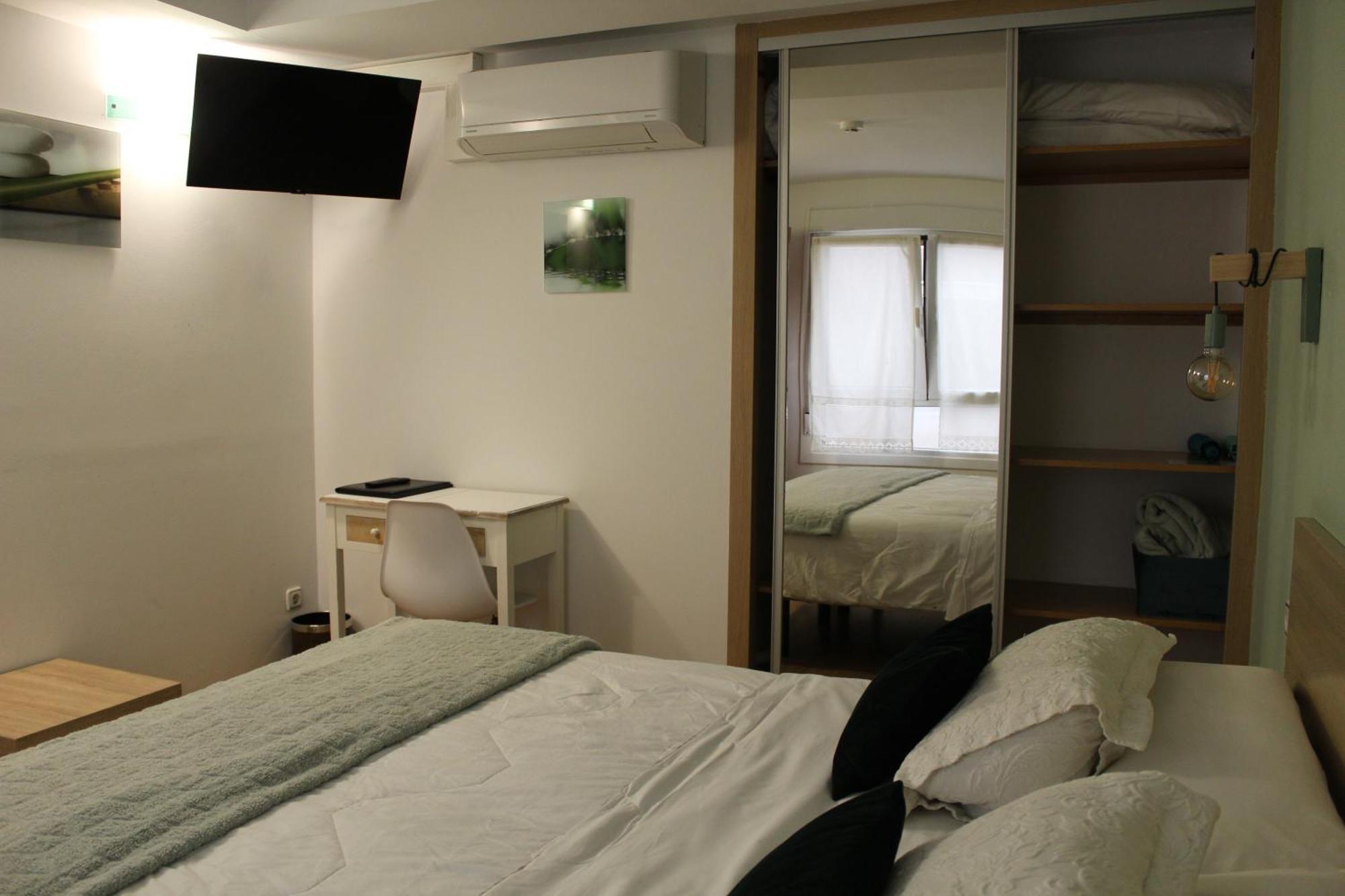 Double or Twin Room Private External Bathroom