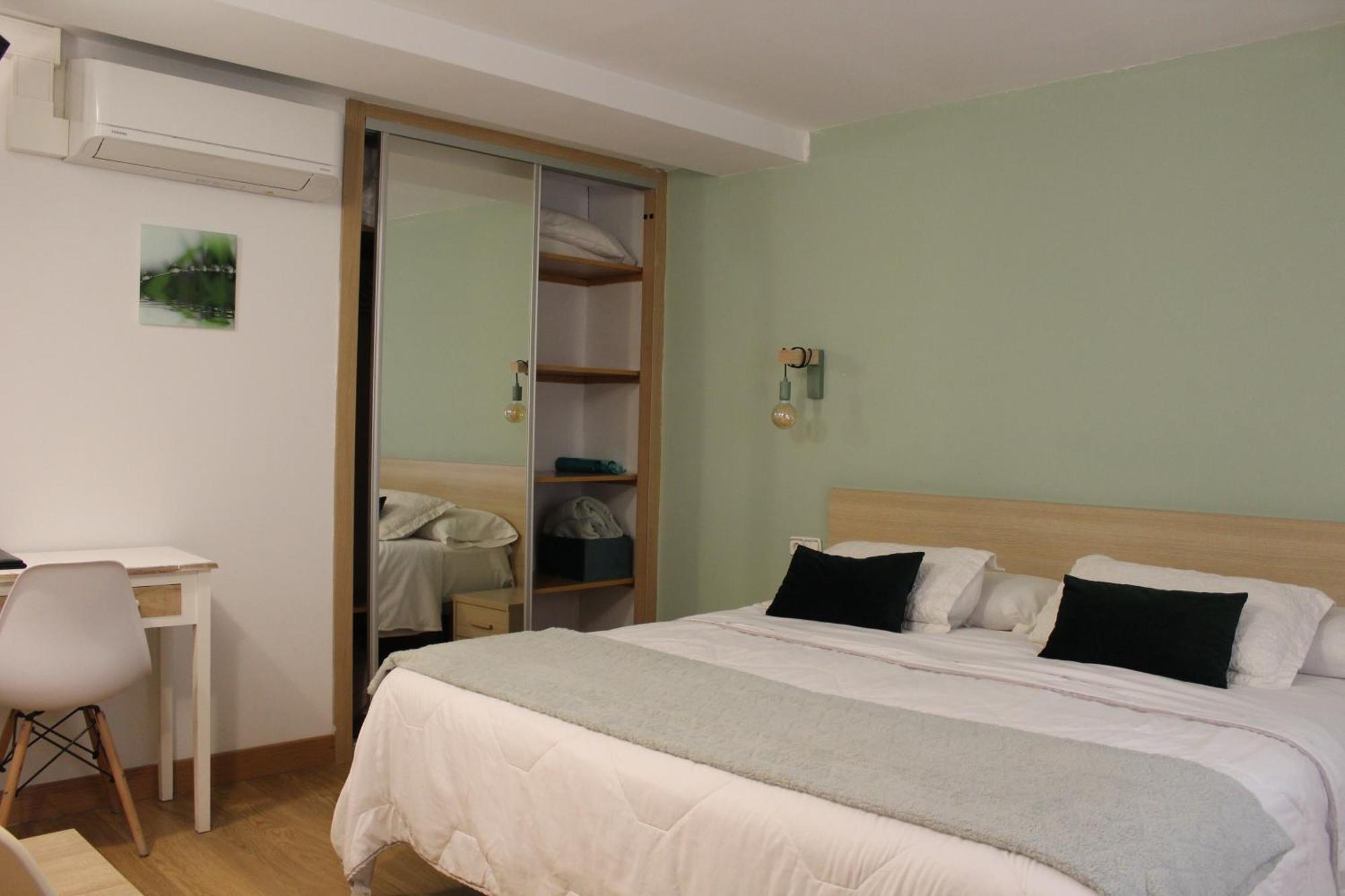 Double or Twin Room Private External Bathroom