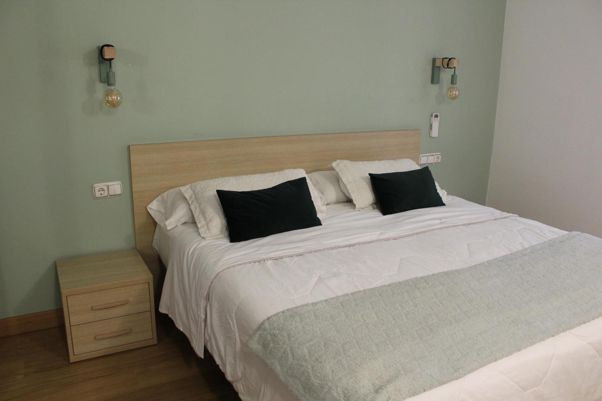 Double or Twin Room Private External Bathroom