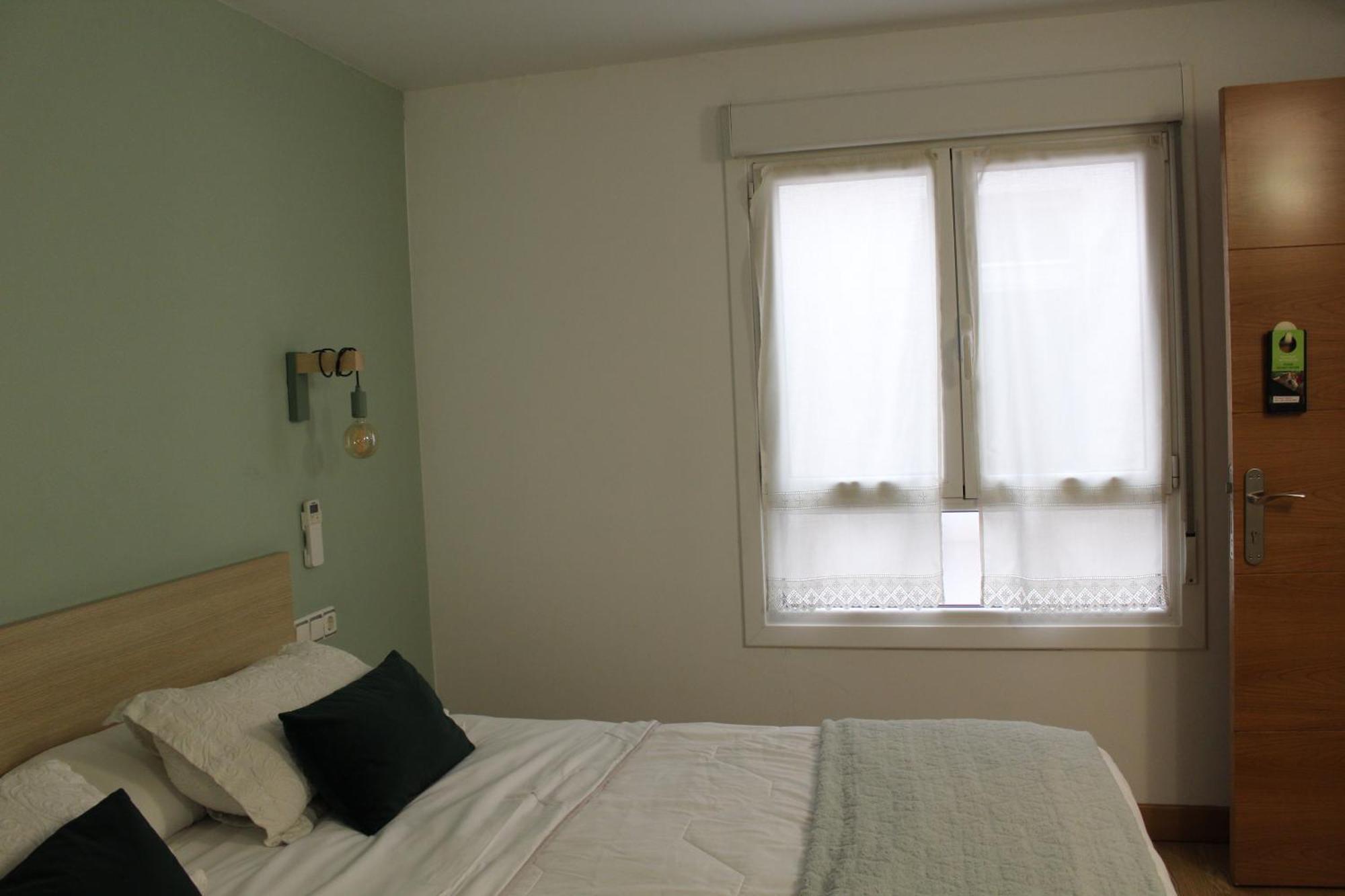 Double or Twin Room Private External Bathroom