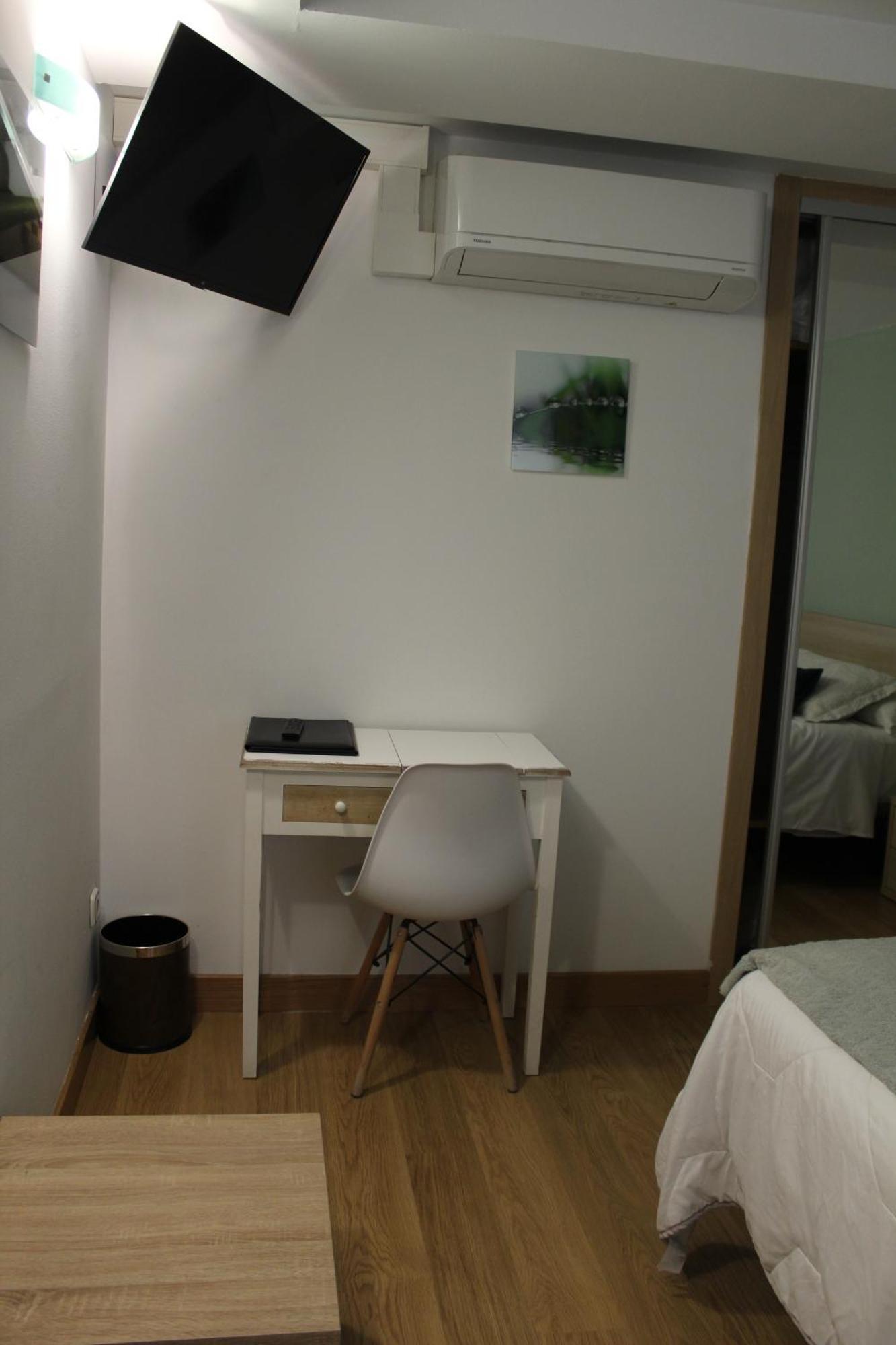 Double or Twin Room Private External Bathroom