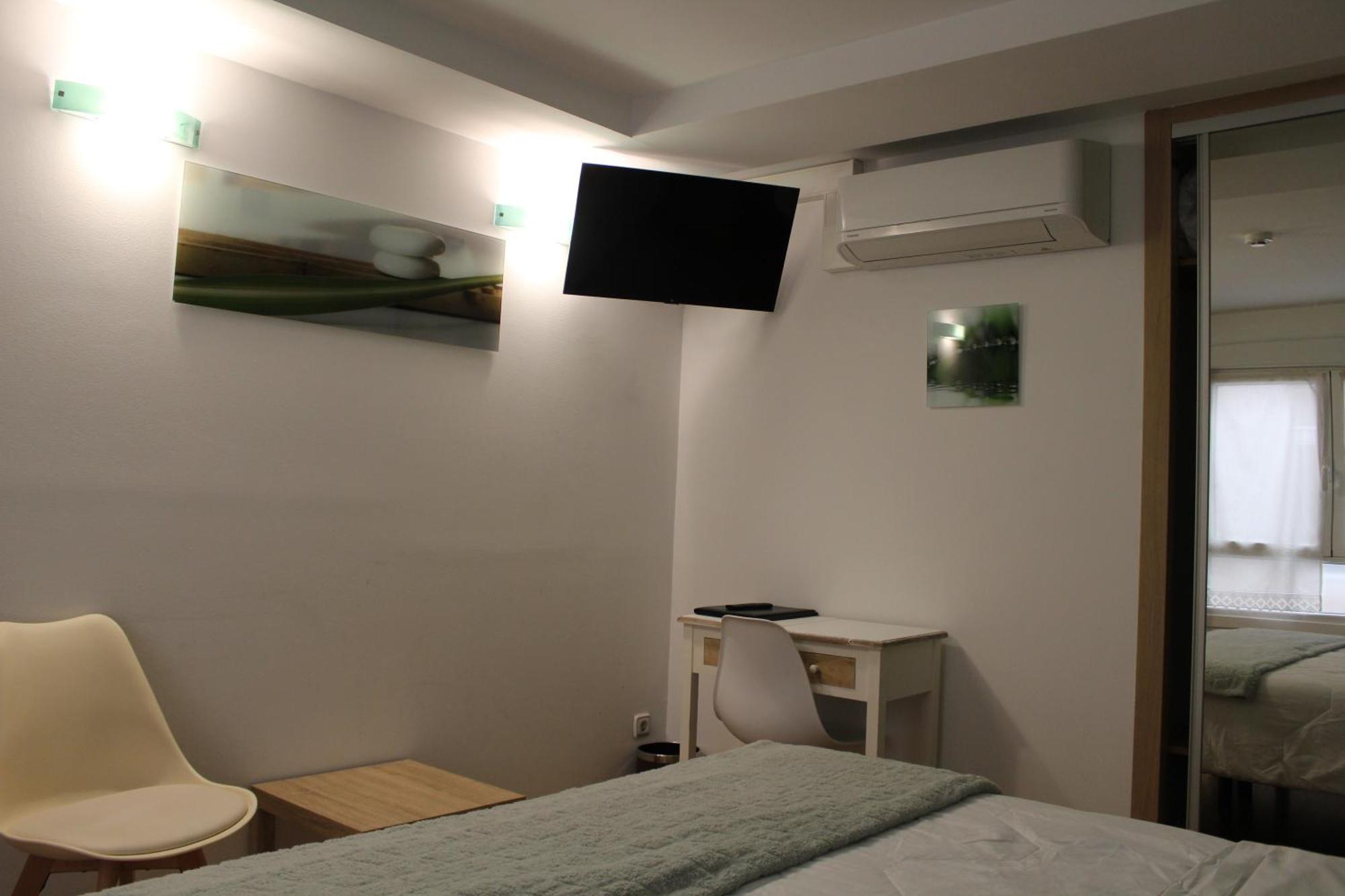 Double or Twin Room Private External Bathroom