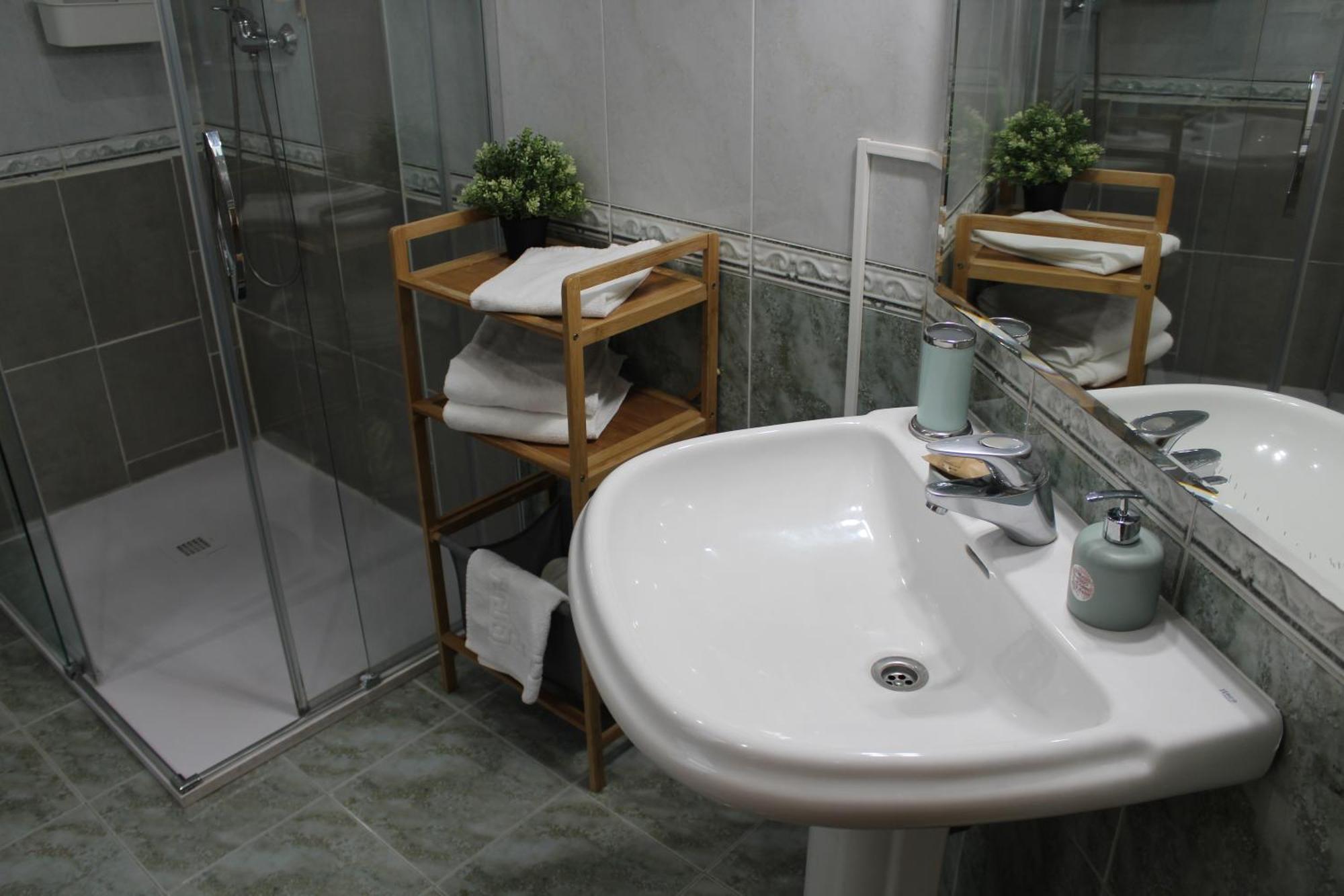 Double or Twin Room Private External Bathroom
