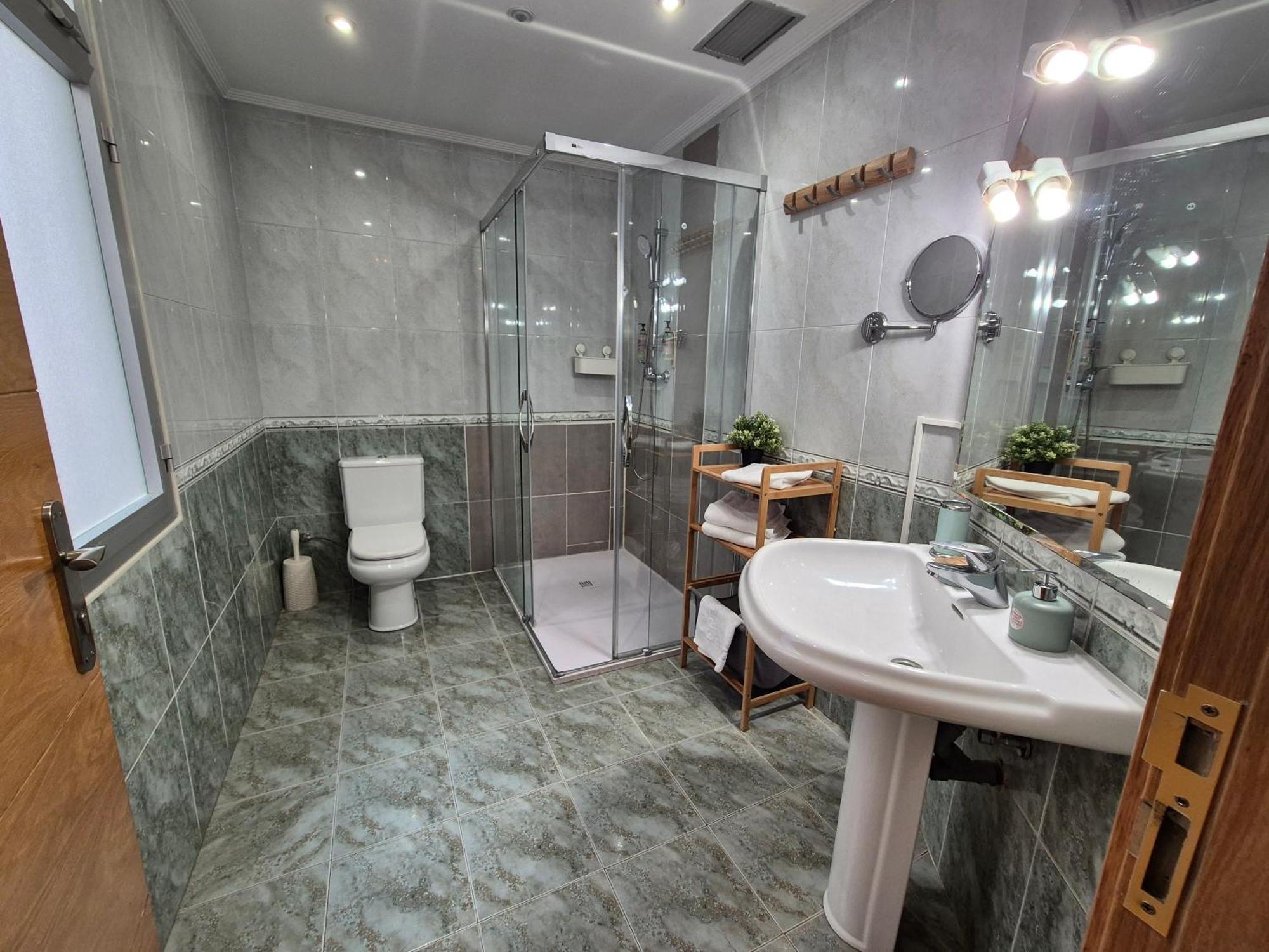 Double or Twin Room Private External Bathroom