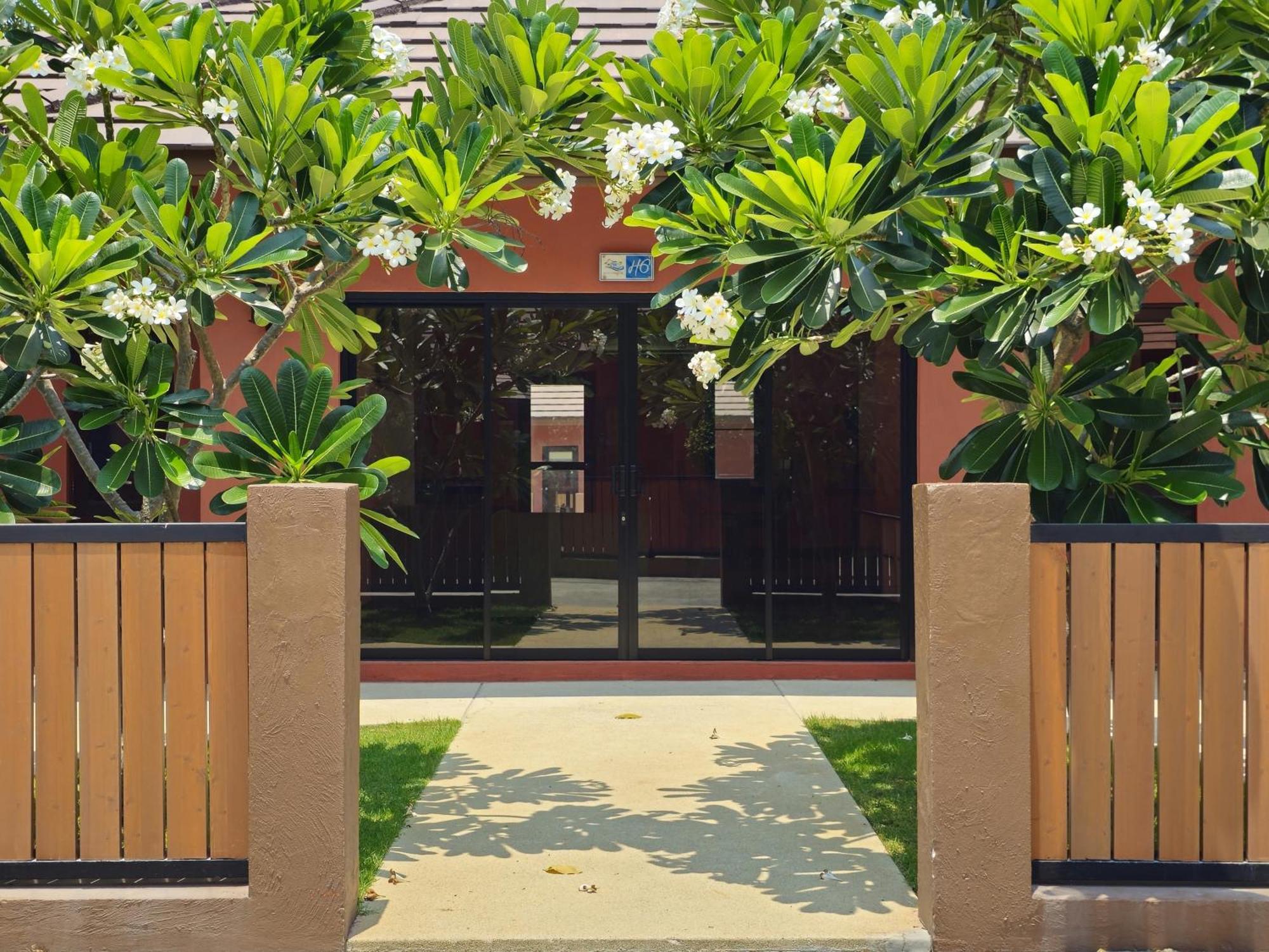 One-Bedroom Villa Pool Access,1583085544:JPEG