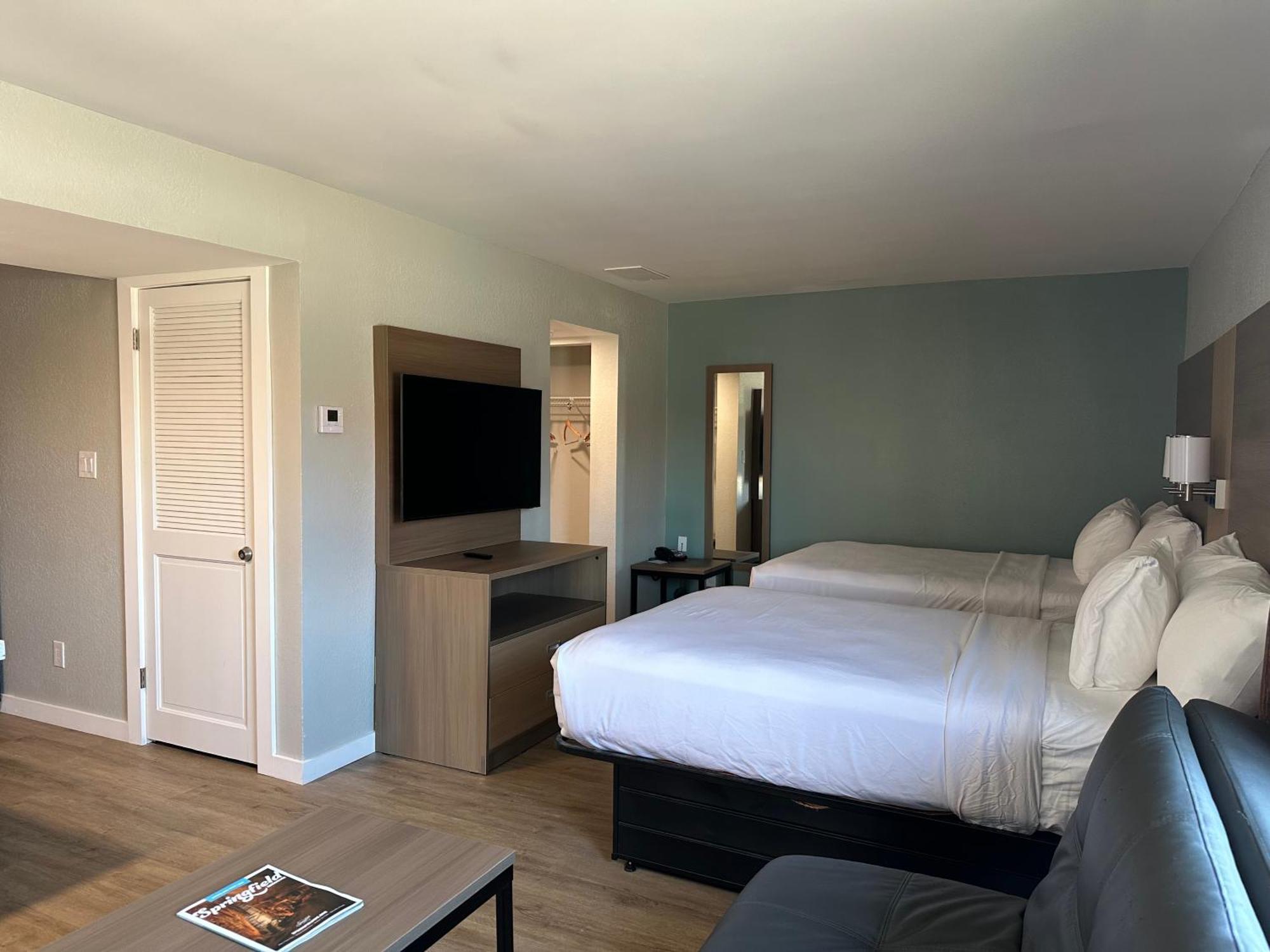 Suite 2 Double Beds or Non Smoking
