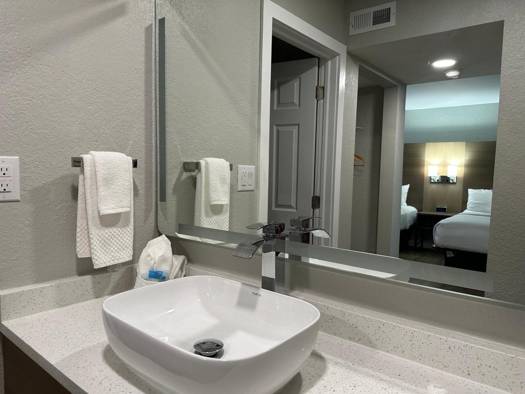 Suite 2 Double Beds or Non Smoking