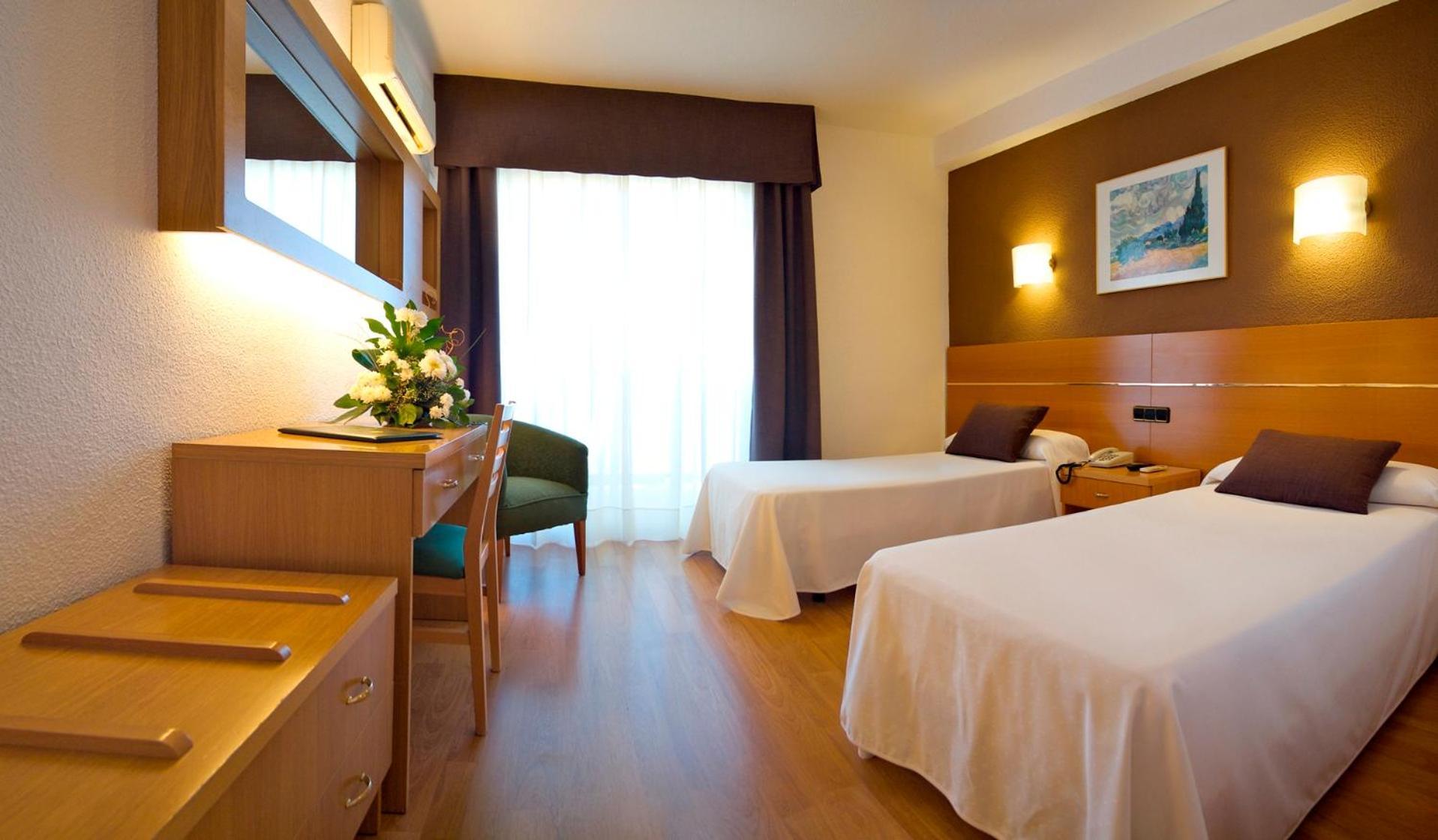 Twin Room,1765863075:JPEG