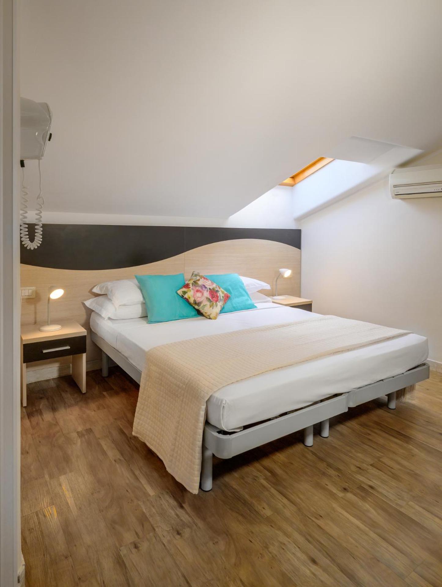 Standard Double Room,266381393:JPEG