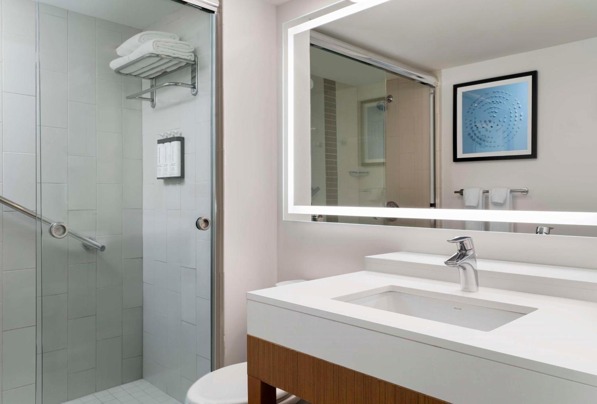 Queen Room with Two Queen Beds and Accessible Tub - Disability Access